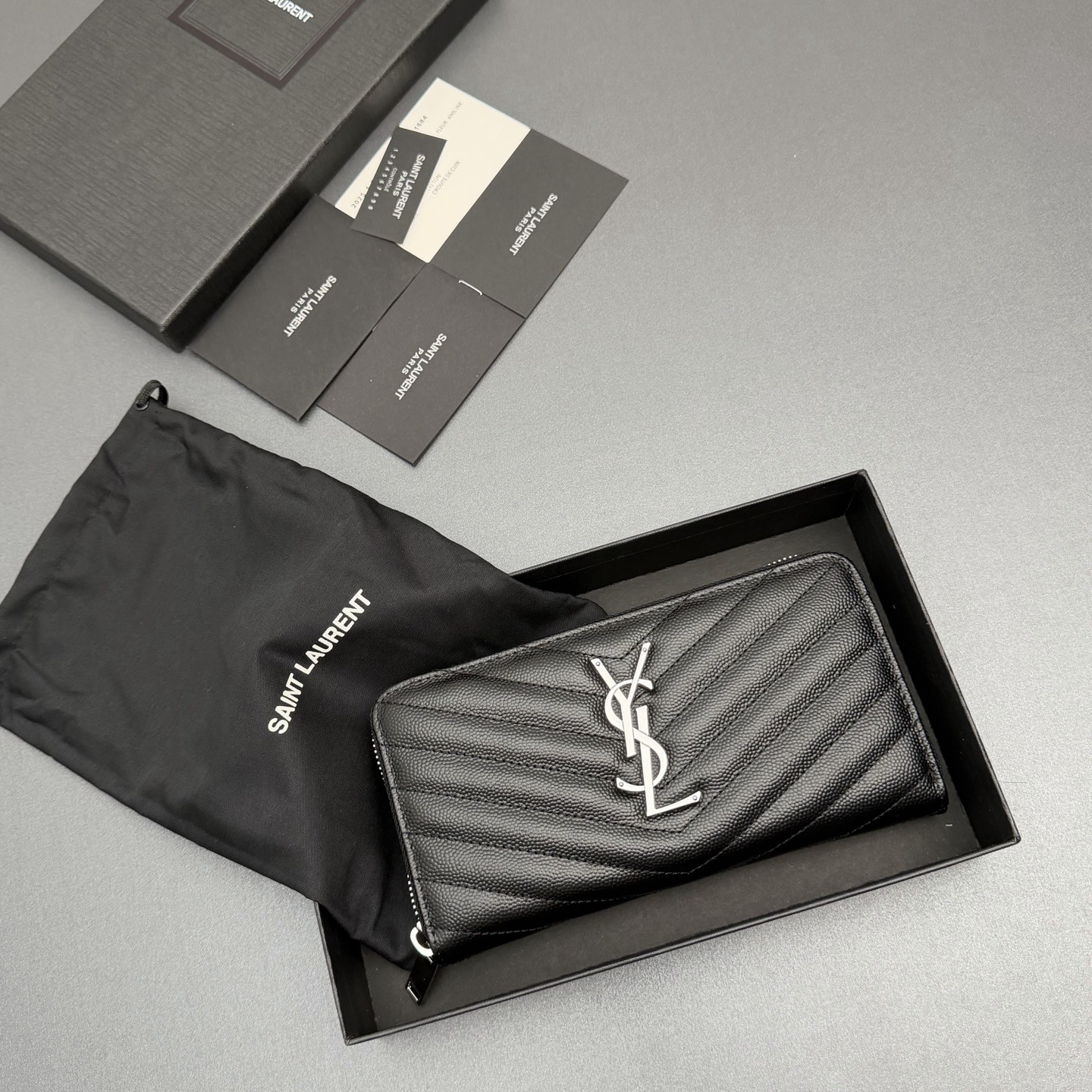 サンローラン「Saint Laurent」レザーポケットウォレット