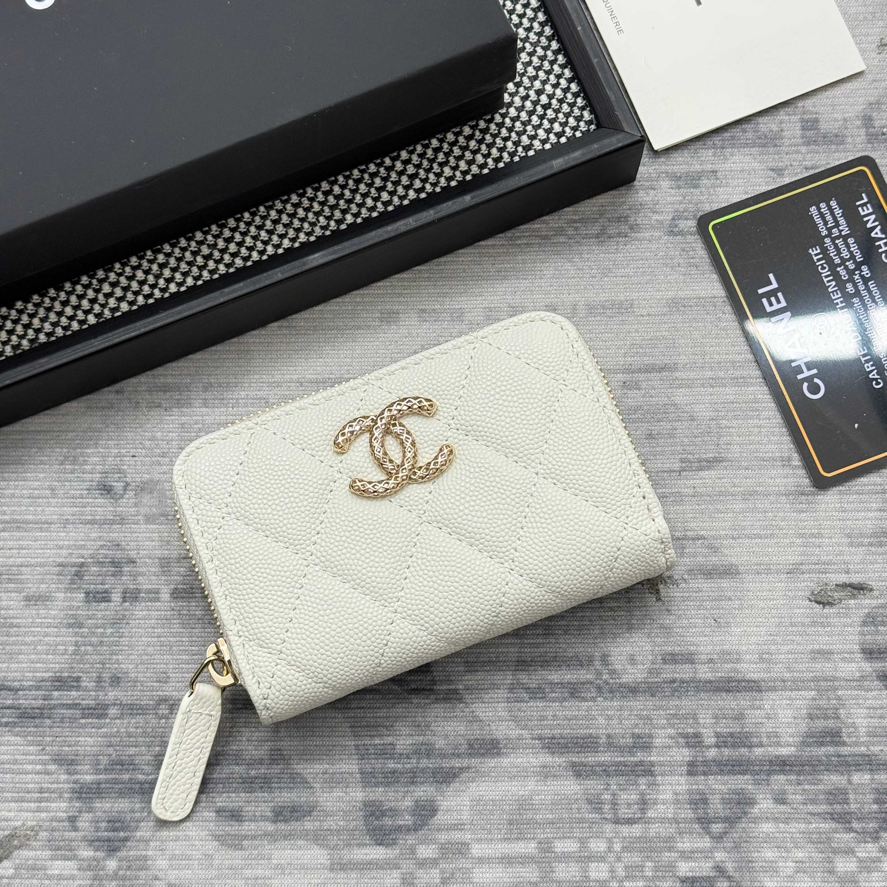 シャネル「Chanel」レザーポケットウォレット