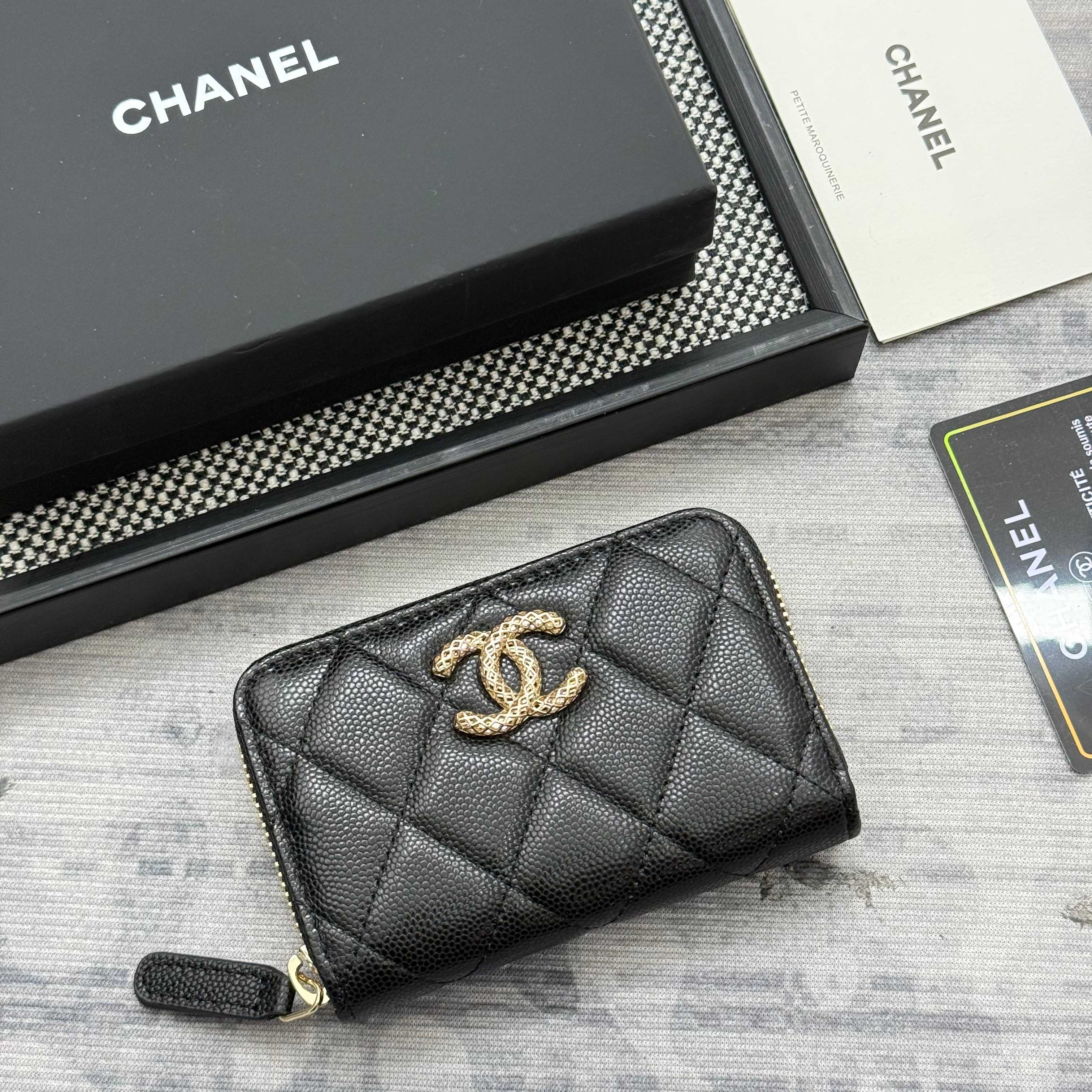 シャネル「Chanel」レザーポケットウォレット