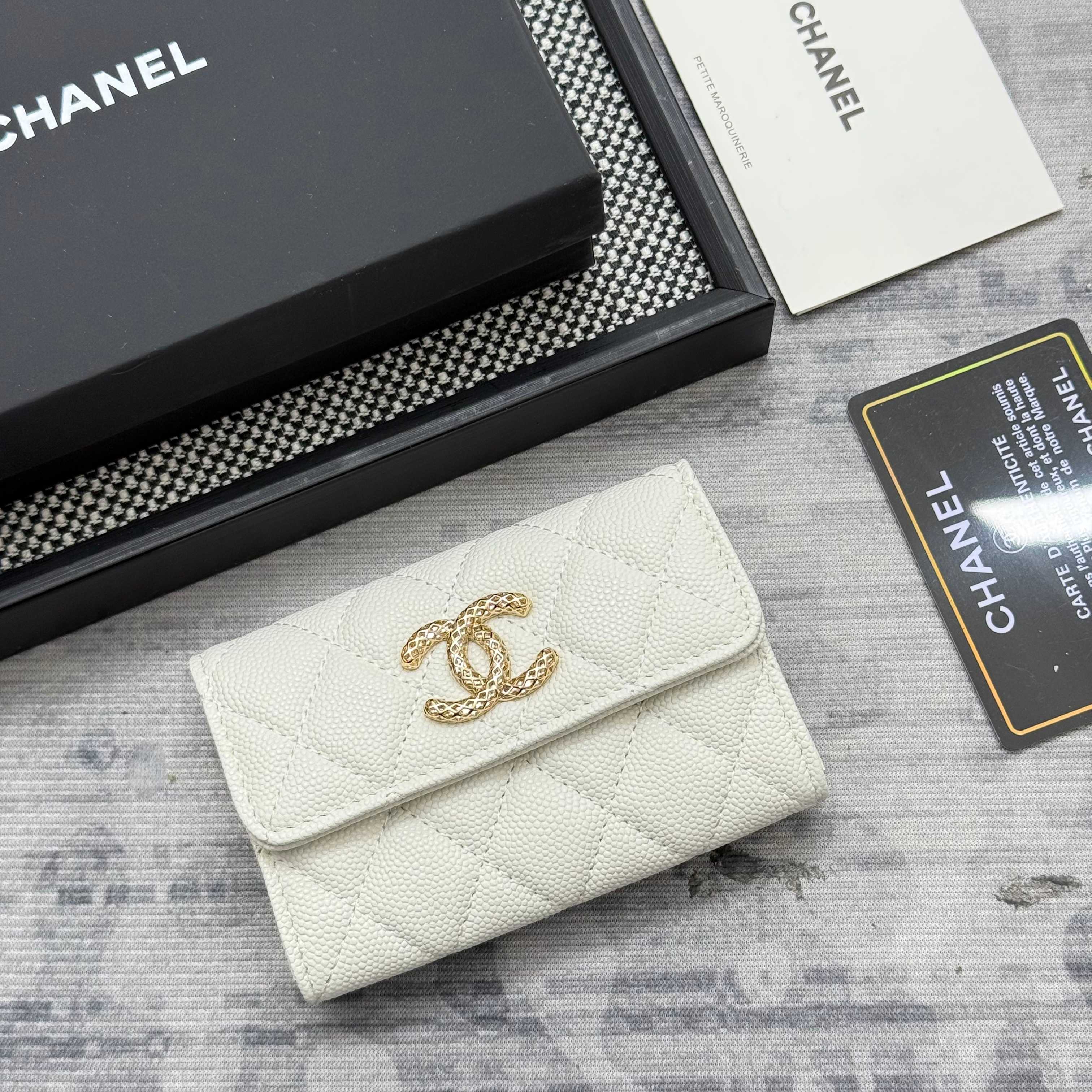 シャネル「Chanel」レザーポケットウォレット