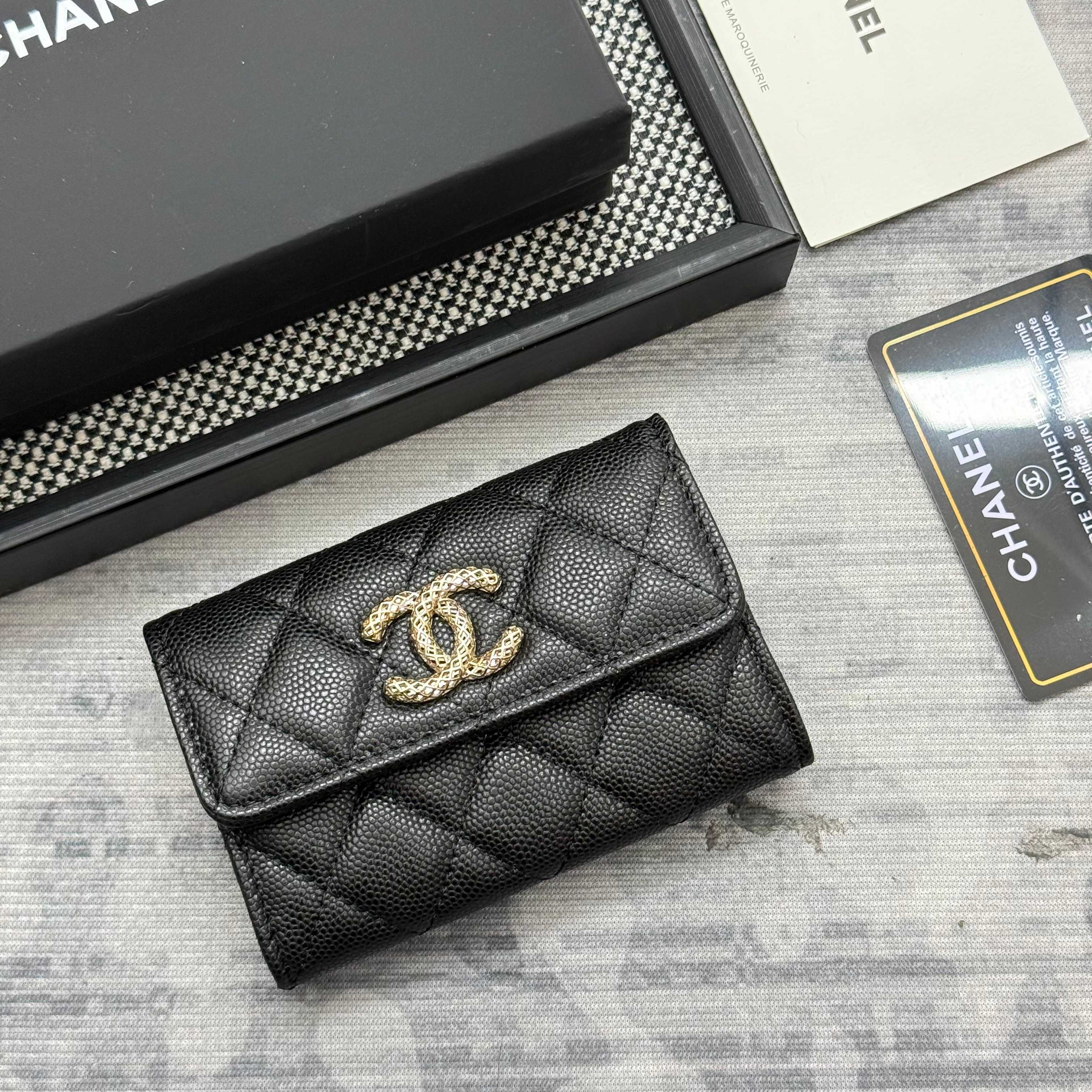 シャネル「Chanel」レザーポケットウォレット
