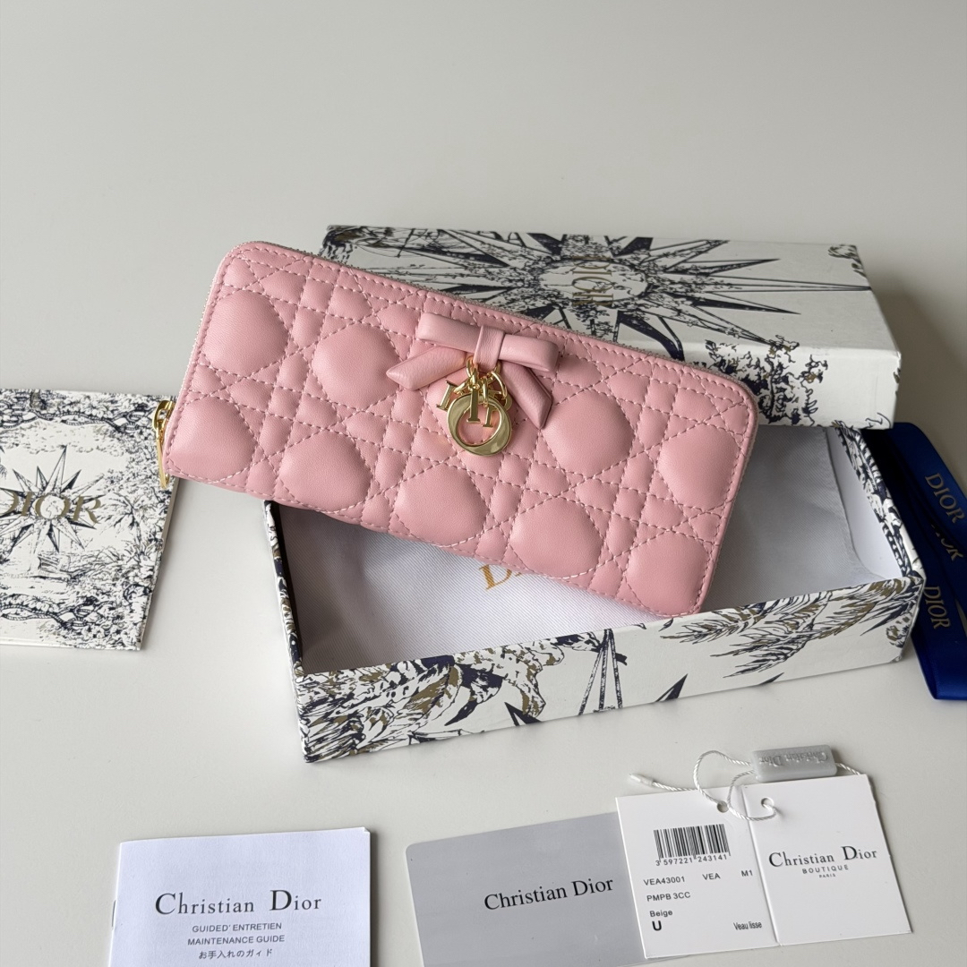 ディオール「Dior」 クラシックな高級品さいふ