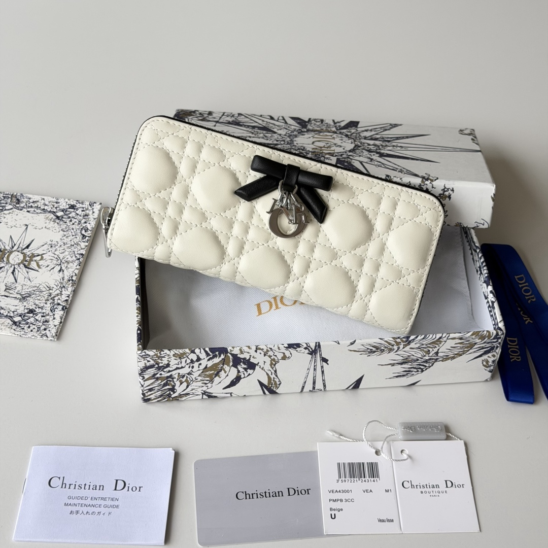 ディオール「Dior」 クラシックな高級品さいふ