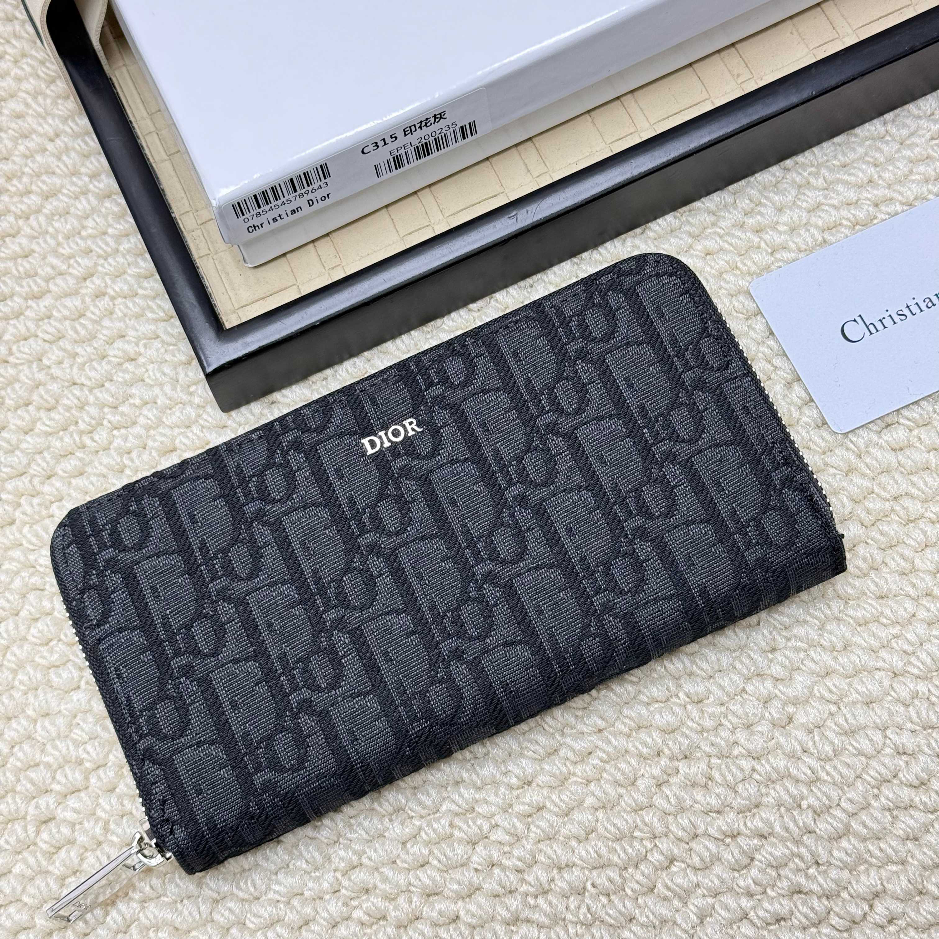 ディオール「Dior」 クラシックな高級品さいふ