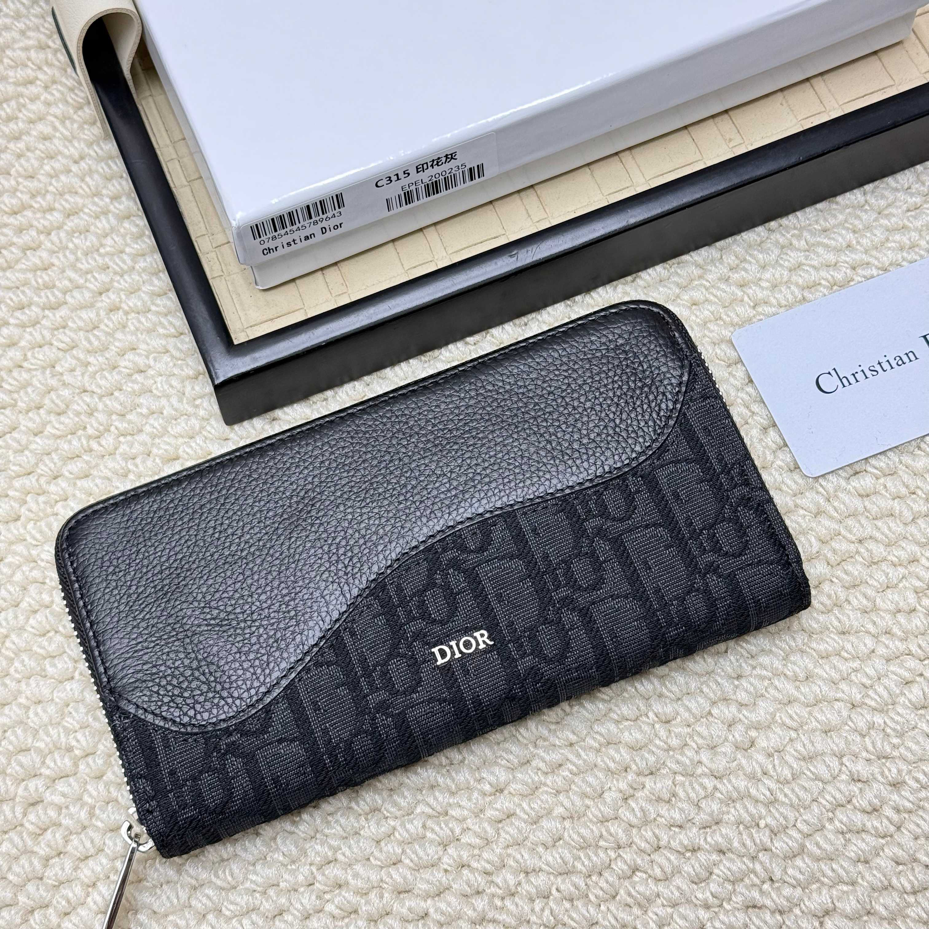 ディオール「Dior」 クラシックな高級品さいふ