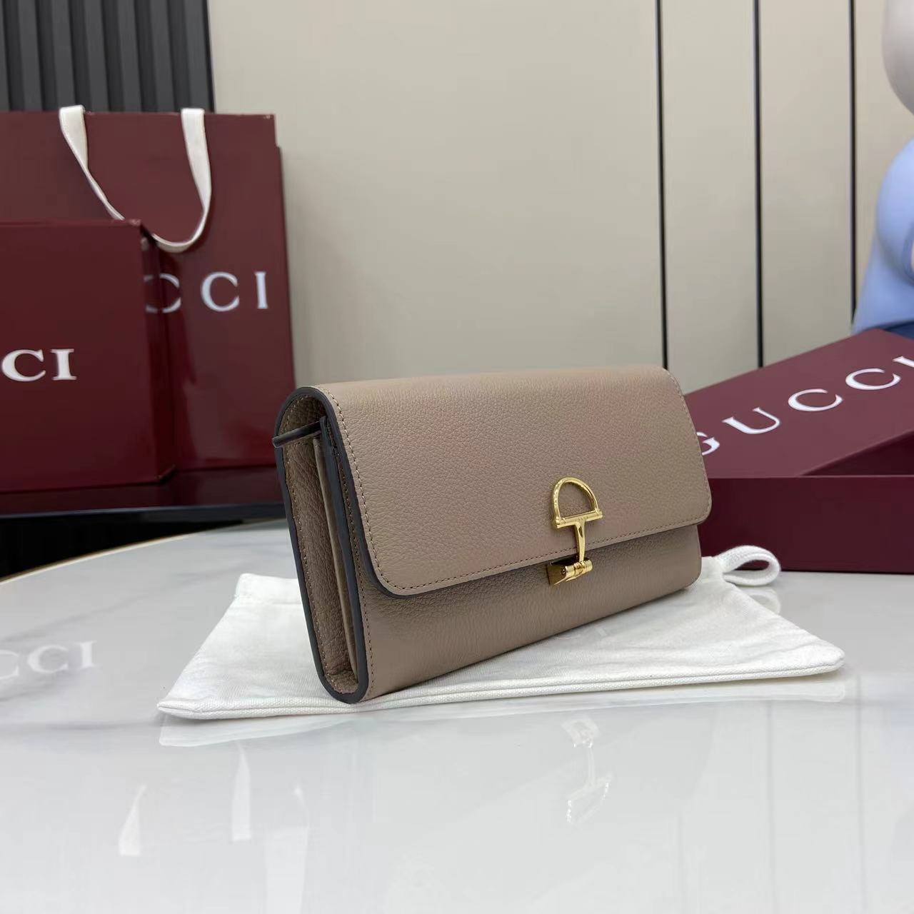 GUCCI グッチ ソフトビット コレクション 828147 ホワイト カーフスキン レディース長財布