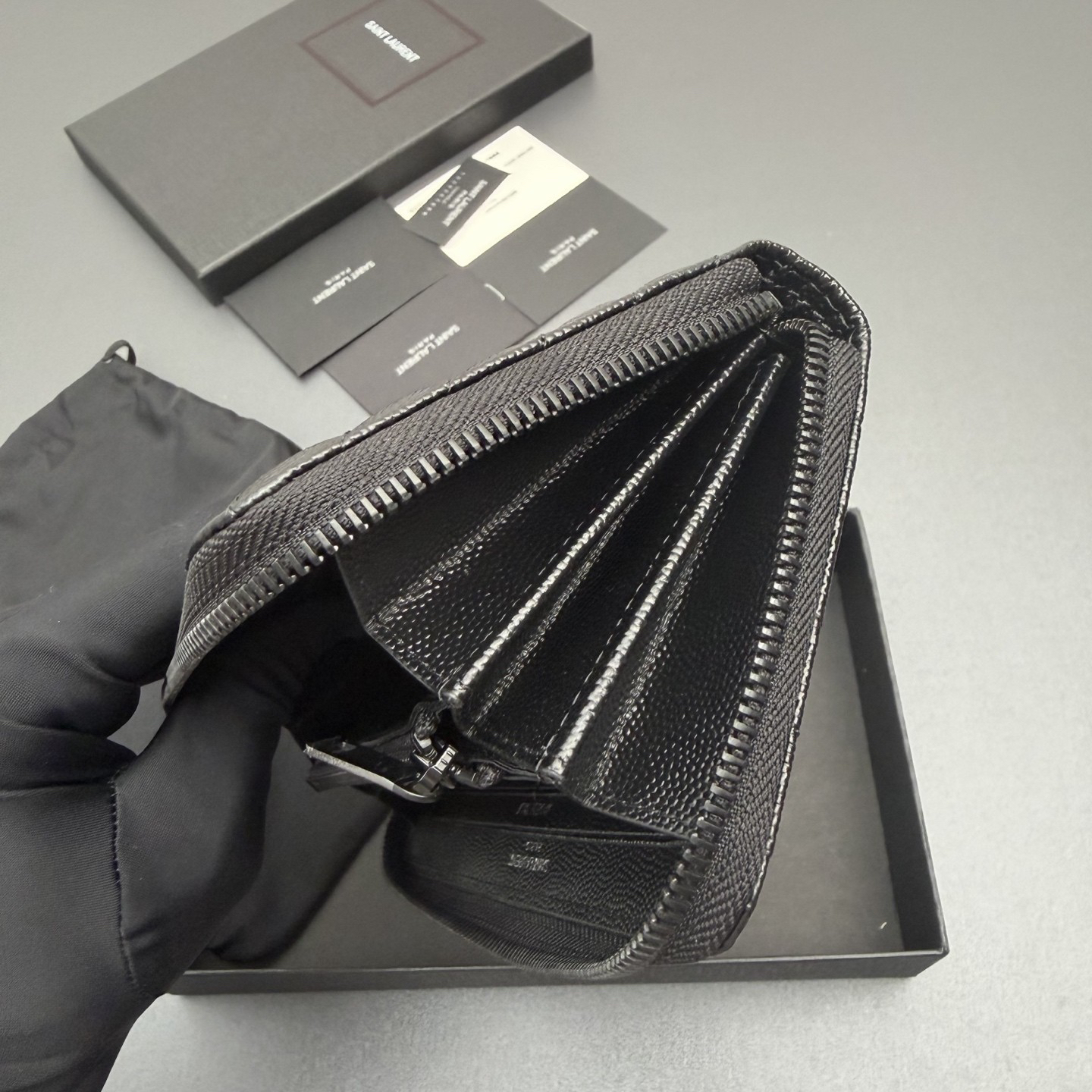 サンローラン「Saint Laurent」レザーポケットウォレット