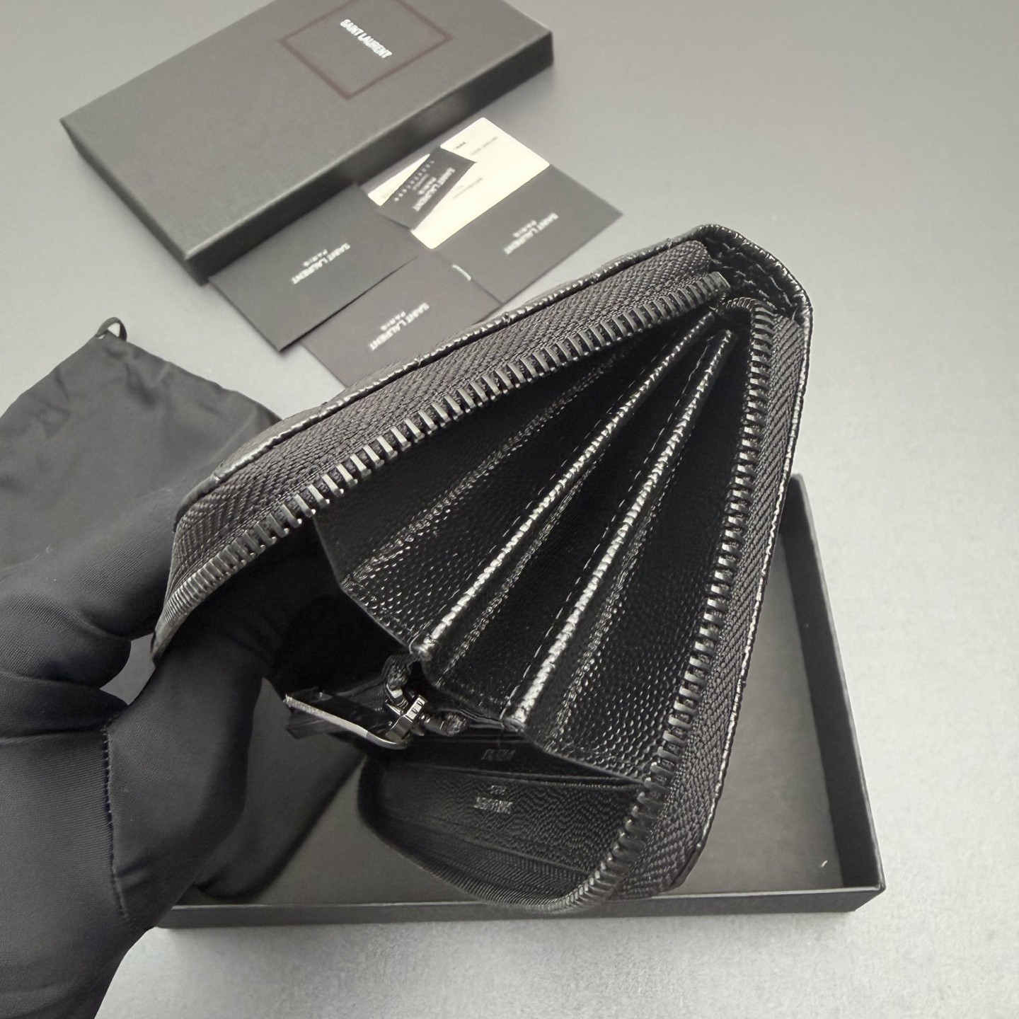 サンローラン「Saint Laurent」レザーポケットウォレット