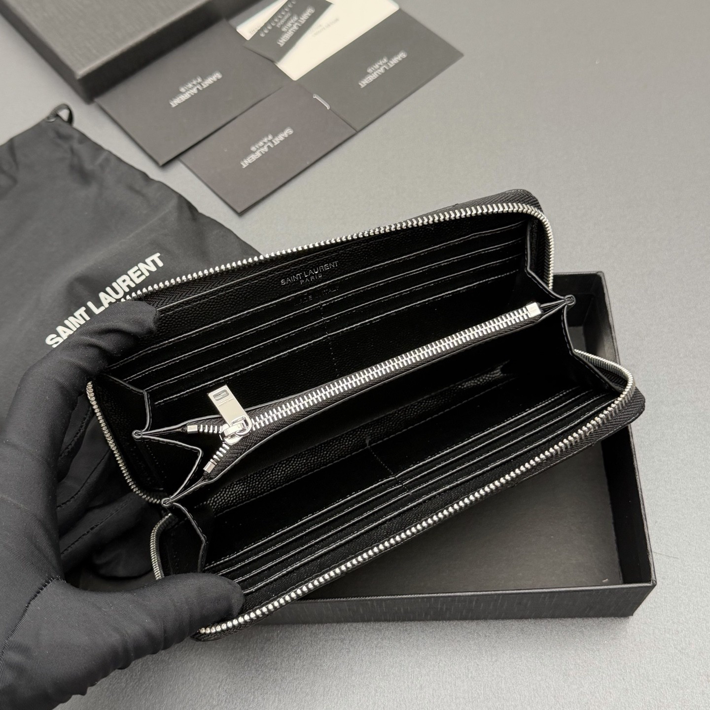 サンローラン「Saint Laurent」レザーポケットウォレット