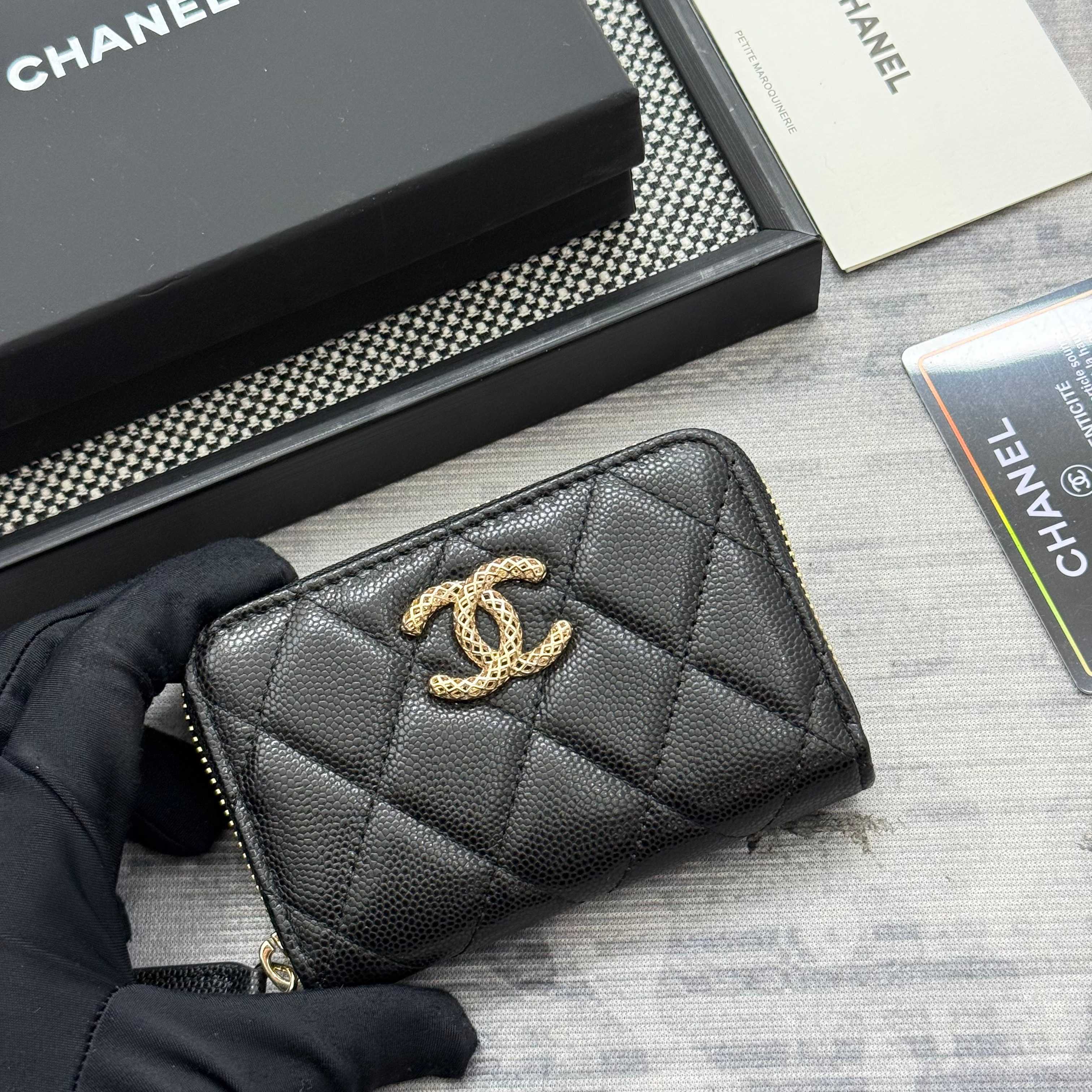 シャネル「Chanel」レザーポケットウォレット