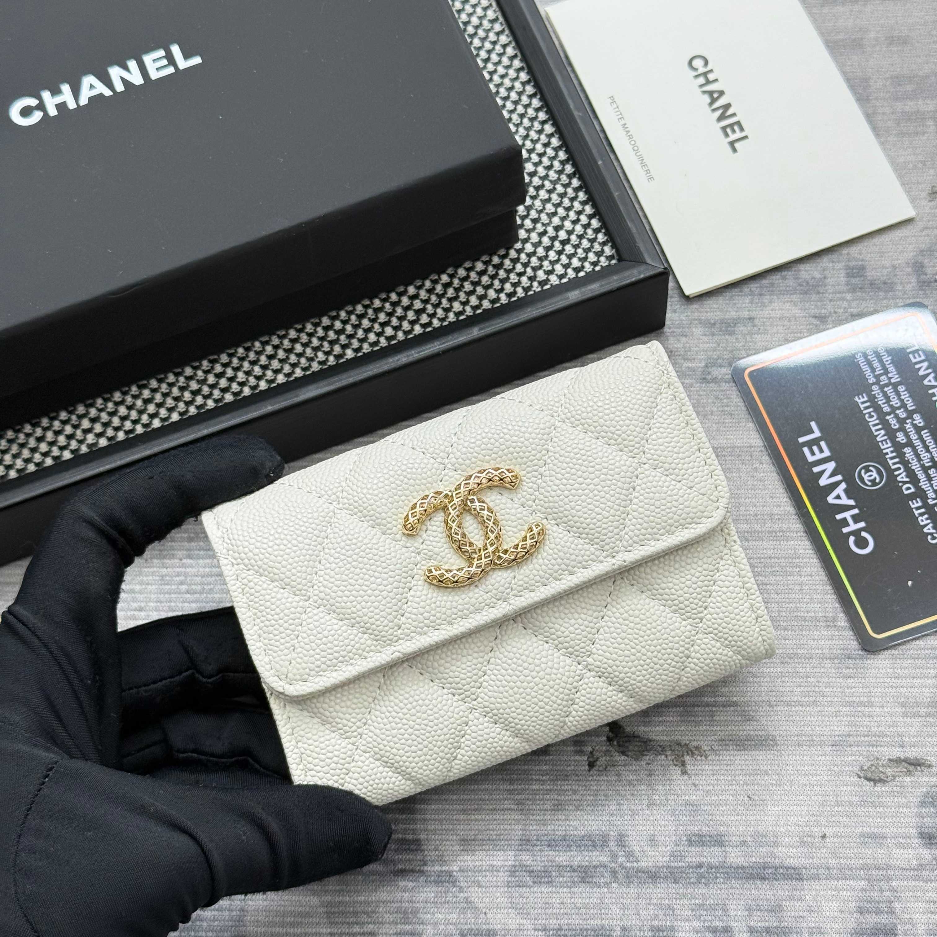 シャネル「Chanel」レザーポケットウォレット