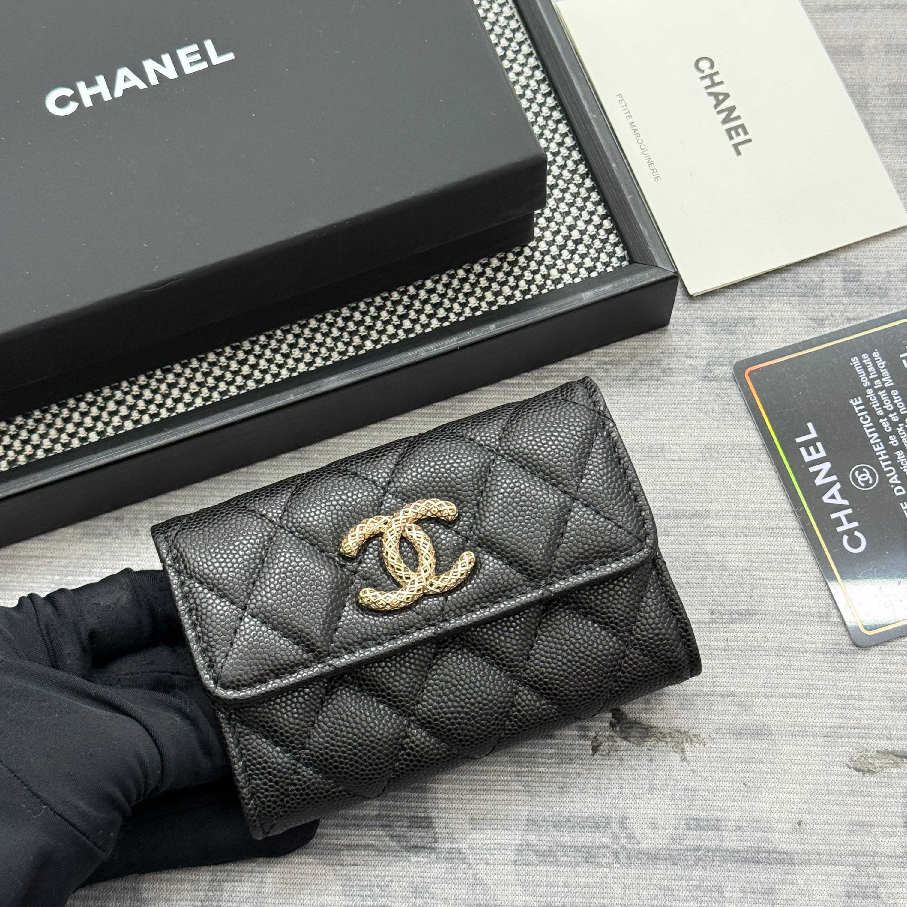 シャネル「Chanel」レザーポケットウォレット