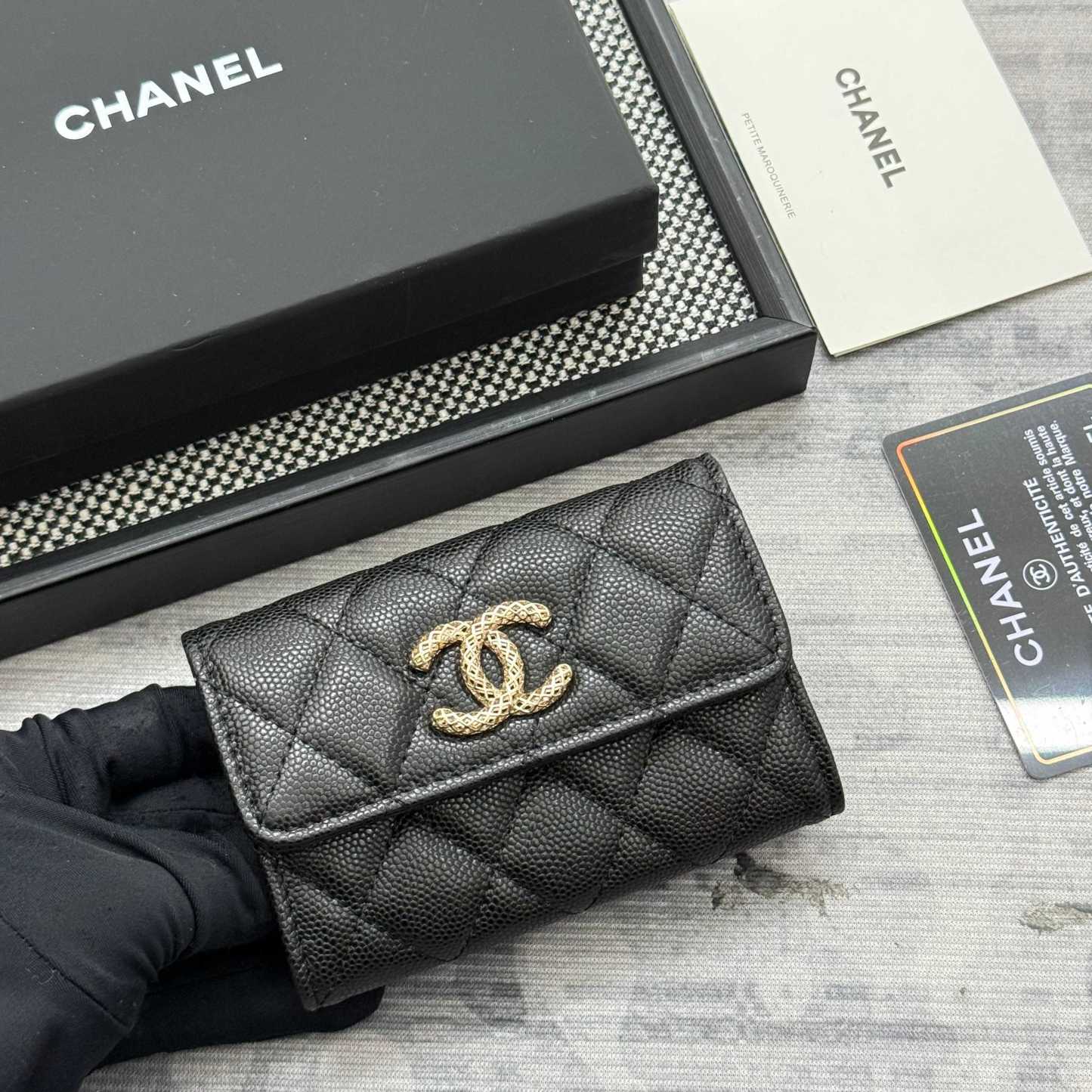 シャネル「Chanel」レザーポケットウォレット