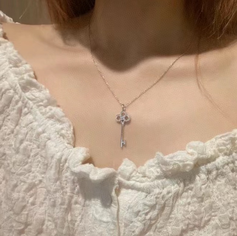 TIFFANY & Co. シルバーネックレス 彼女へのバレンタイン・誕生日プレゼントに最適 代金引換対応可