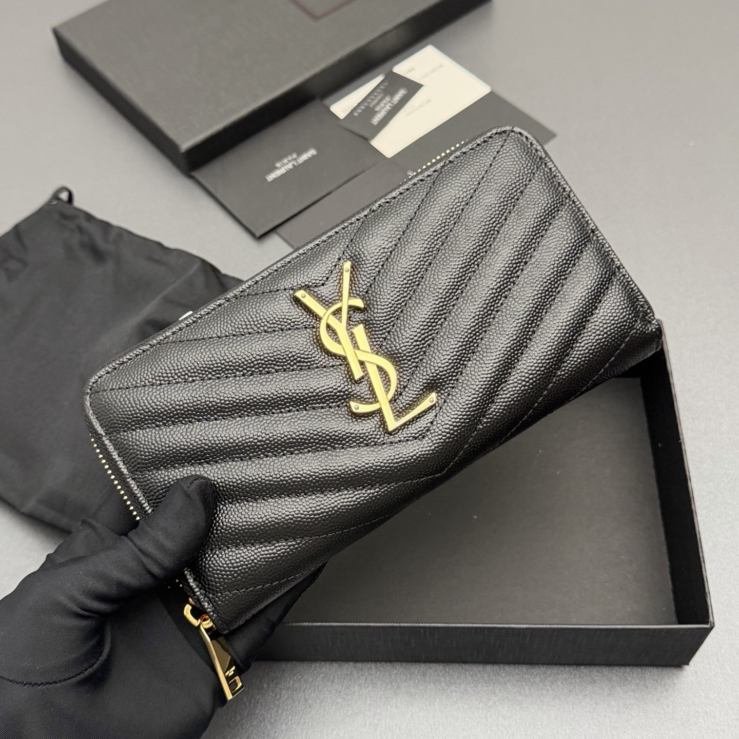 サンローラン「Saint Laurent」レザーポケットウォレット