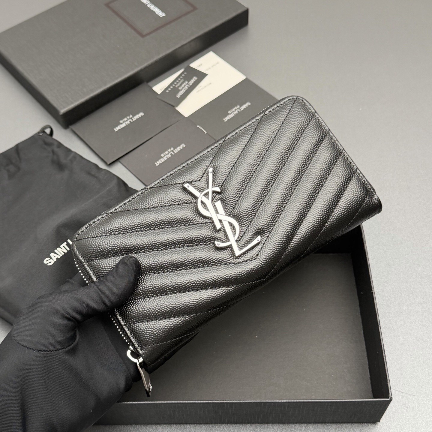 サンローラン「Saint Laurent」レザーポケットウォレット
