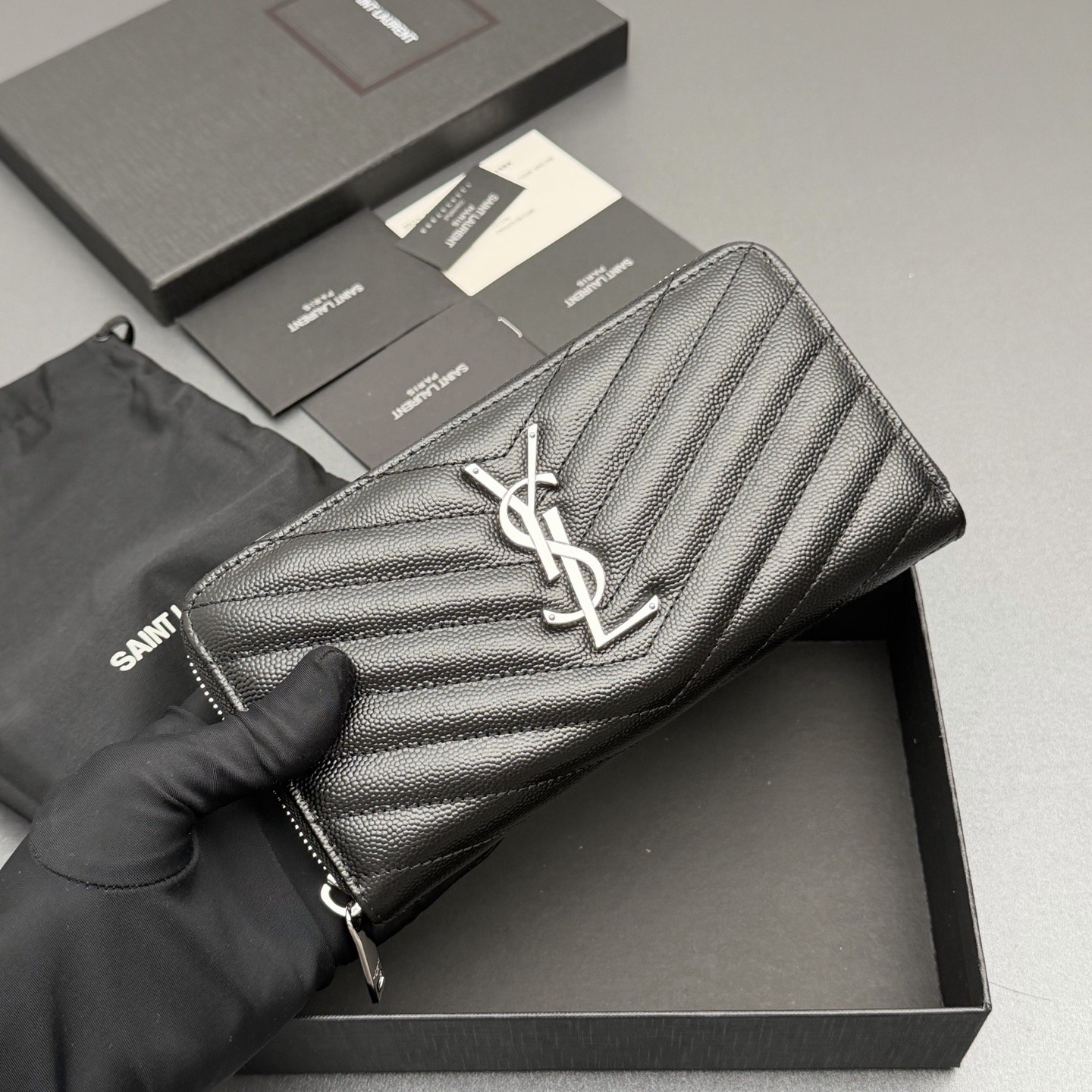 サンローラン「Saint Laurent」レザーポケットウォレット