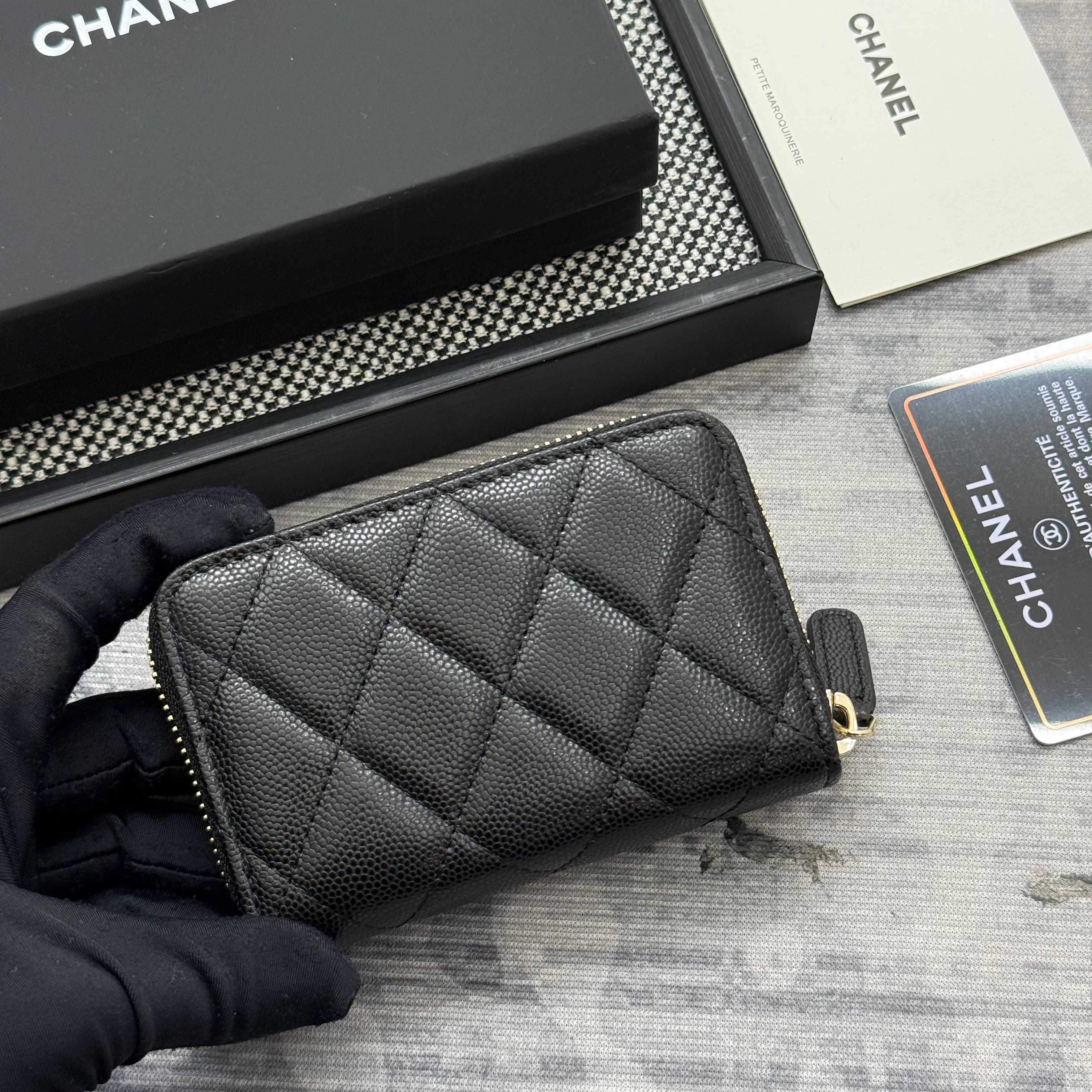 シャネル「Chanel」レザーポケットウォレット