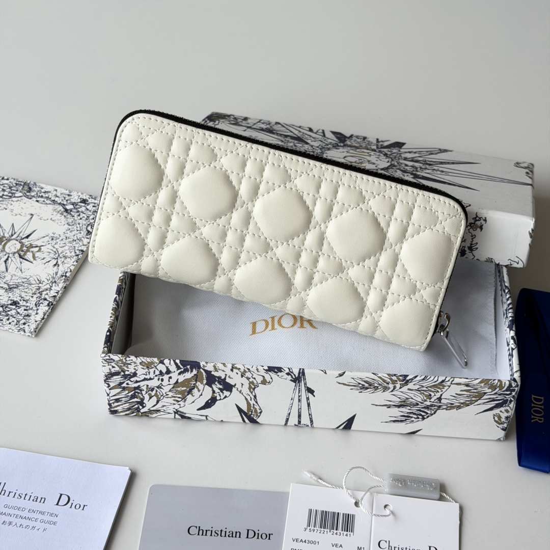 ディオール「Dior」 クラシックな高級品さいふ