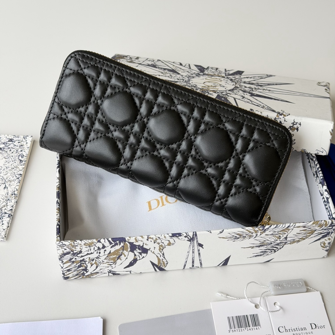 ディオール「Dior」 クラシックな高級品さいふ