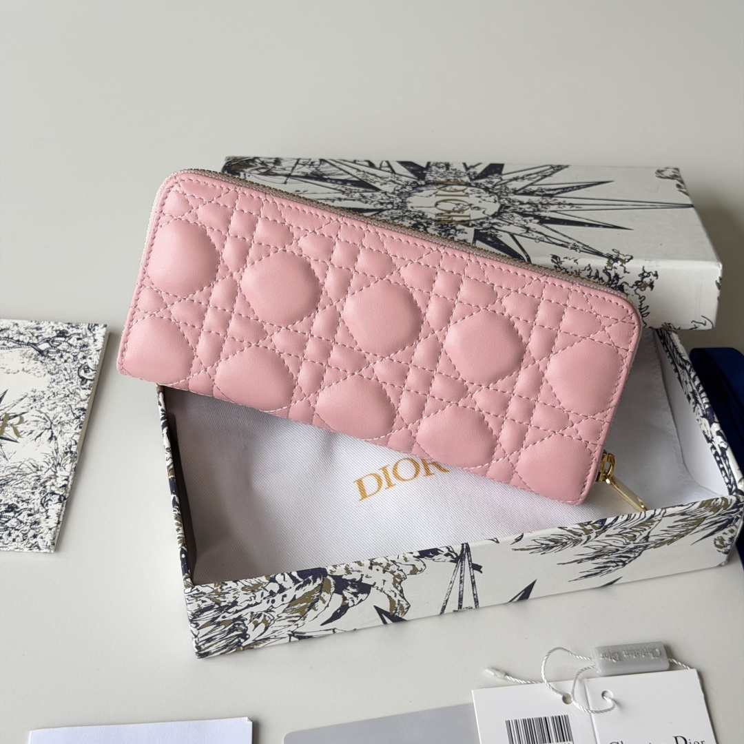 ディオール「Dior」 クラシックな高級品さいふ