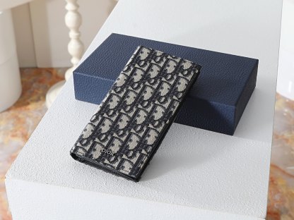 ディオール「Dior」 クラシックな高級品さいふ
