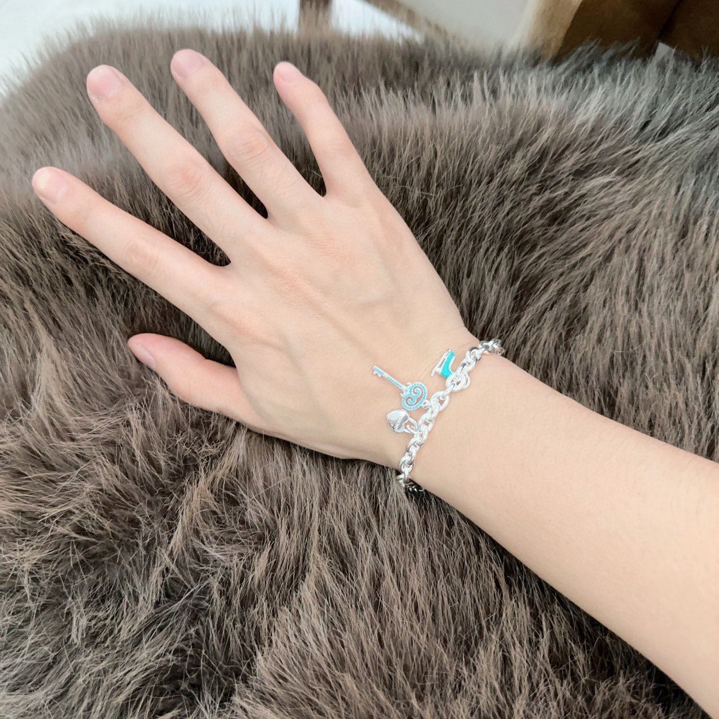 ティファニー TIFFANY & Co. シルバー 有名人同着 カップル キーモチーフ ブレスレット 代金引換可