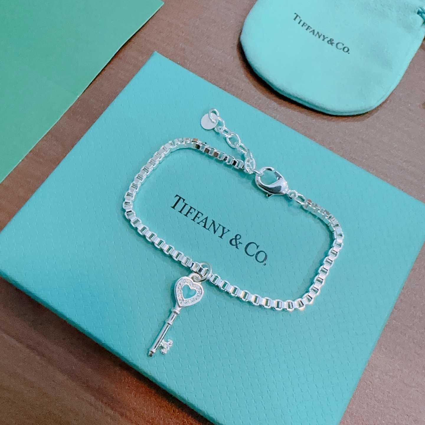 ティファニー TIFFANY & Co. シルバー 有名人同着 カップル キーモチーフ ブレスレット 代金引換可