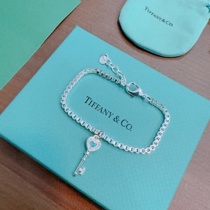 ティファニー TIFFANY & Co. シルバー 有名人同着 カップル キーモチーフ ブレスレット 代金引換可