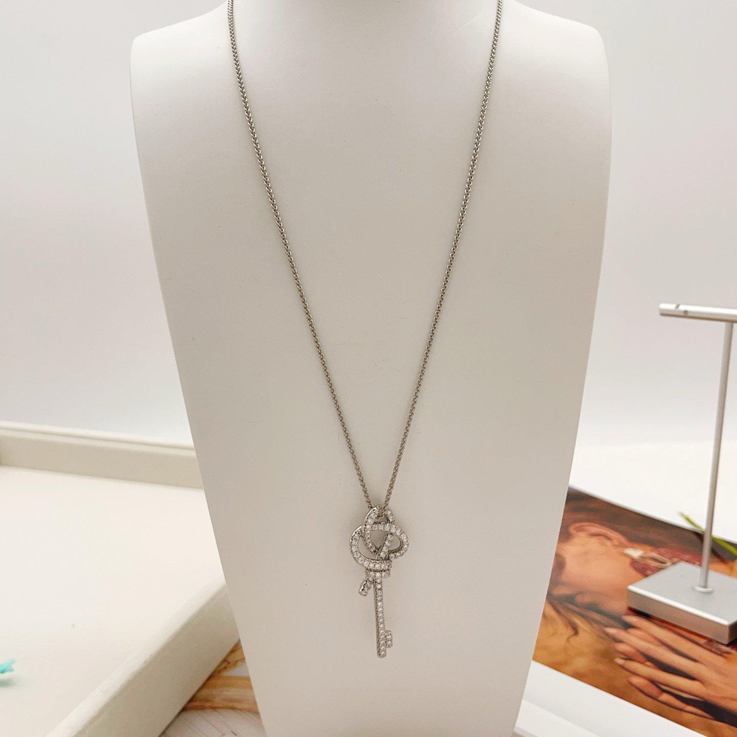 TIFFANY & Co. シルバーネックレス 彼女へのバレンタイン・誕生日プレゼントに最適 代金引換対応可