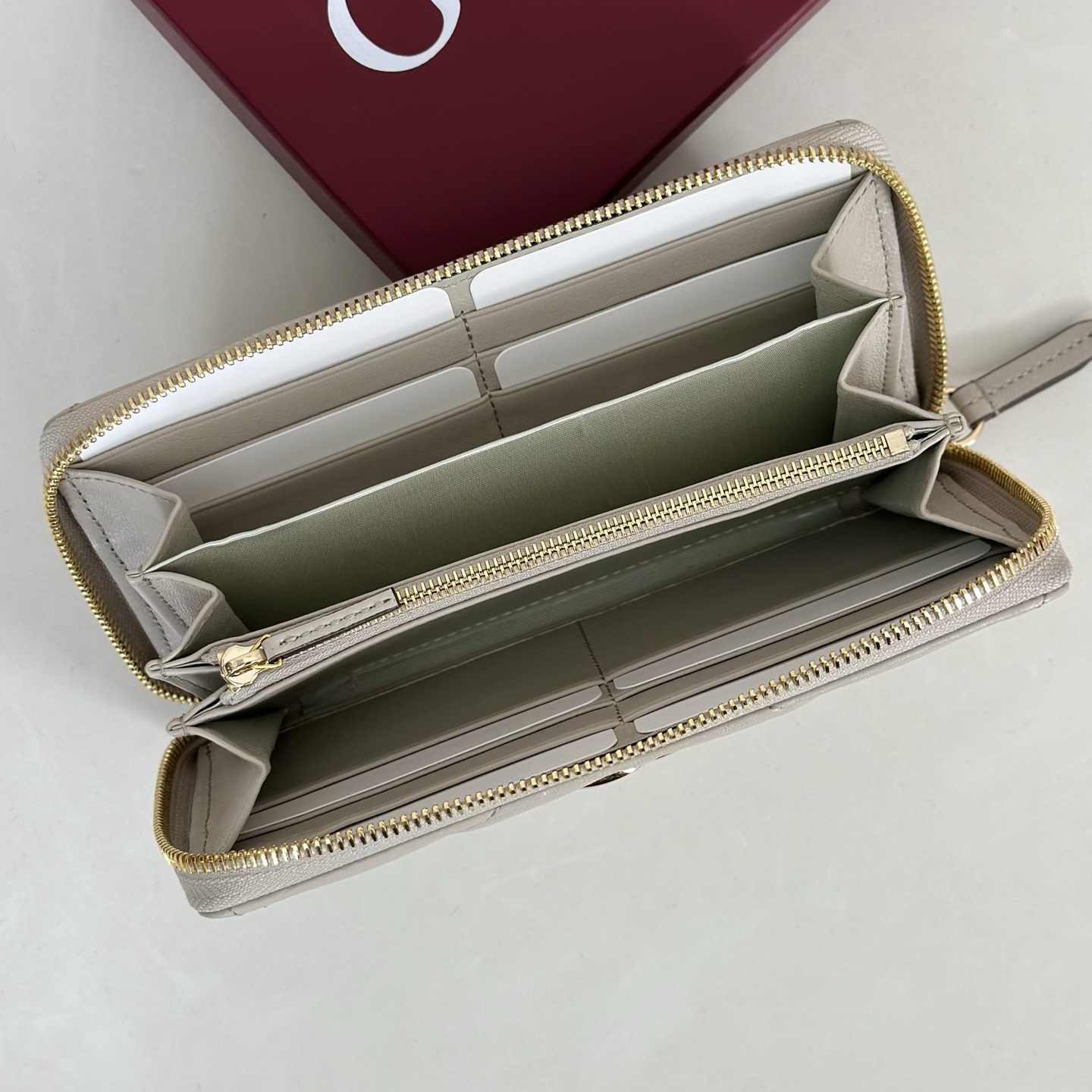 グッチ「Gucci」レディース ラウンドファスナー長財布