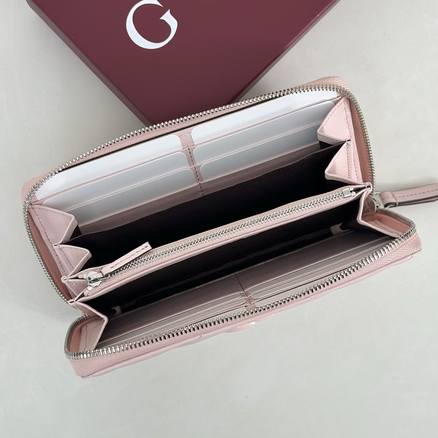 グッチ「Gucci」レディース ラウンドファスナー長財布