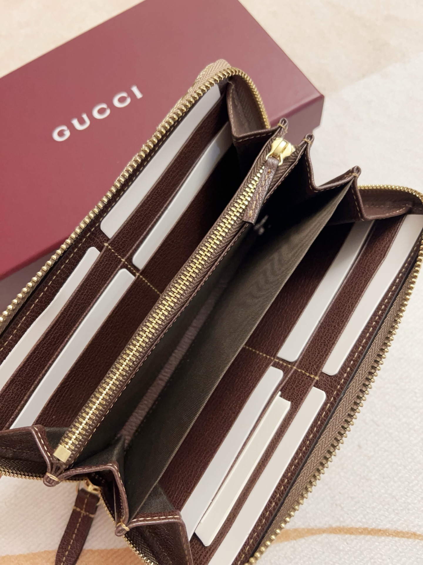 グッチ「Gucci」レディース ラウンドファスナー長財布