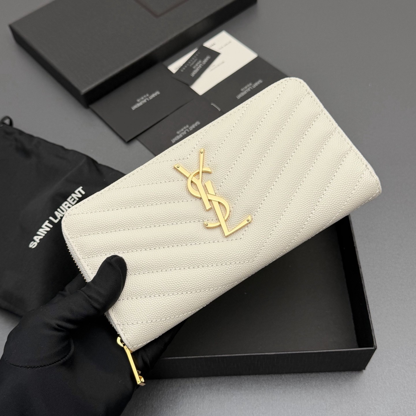 サンローラン「Saint Laurent」レザーポケットウォレット