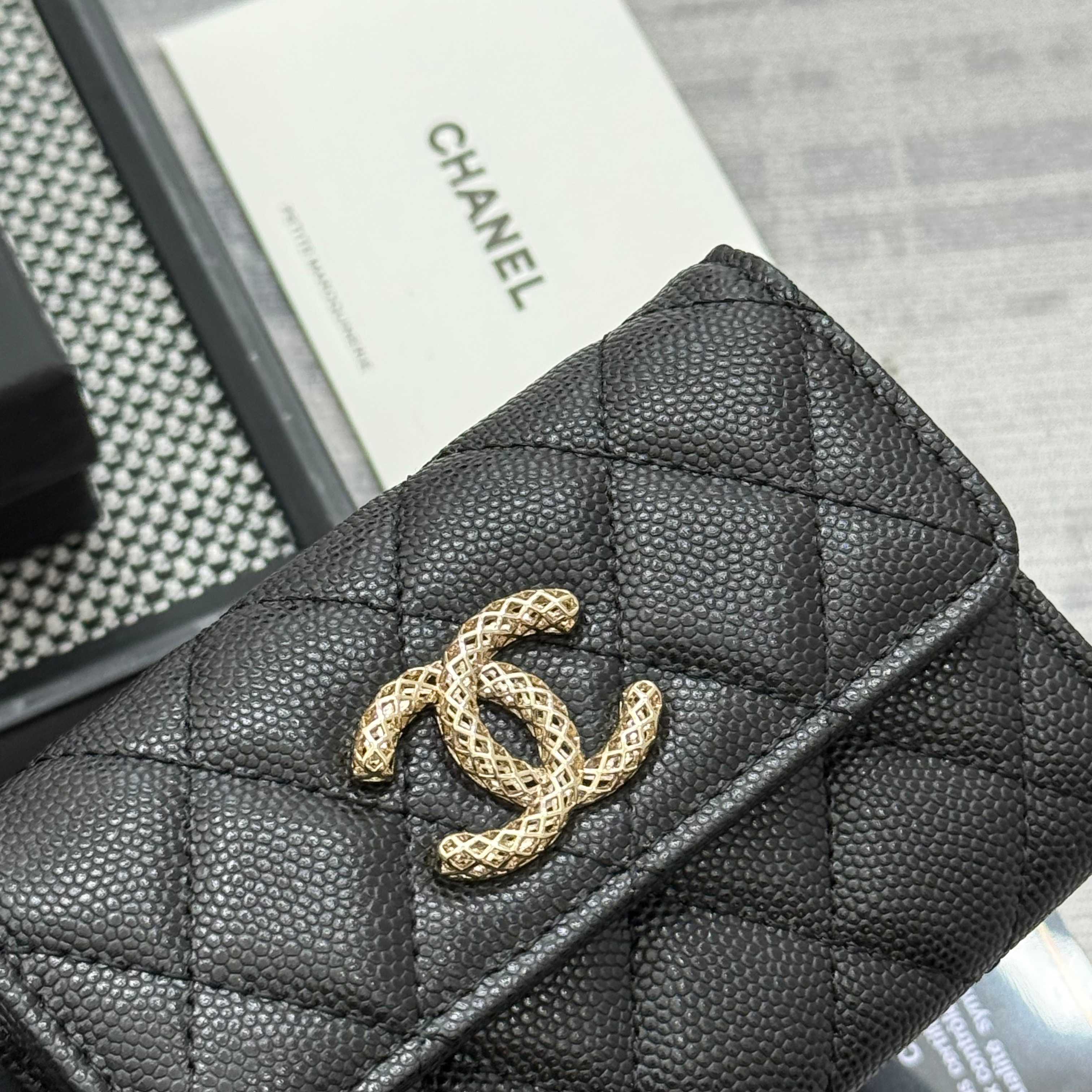 シャネル「Chanel」レザーポケットウォレット