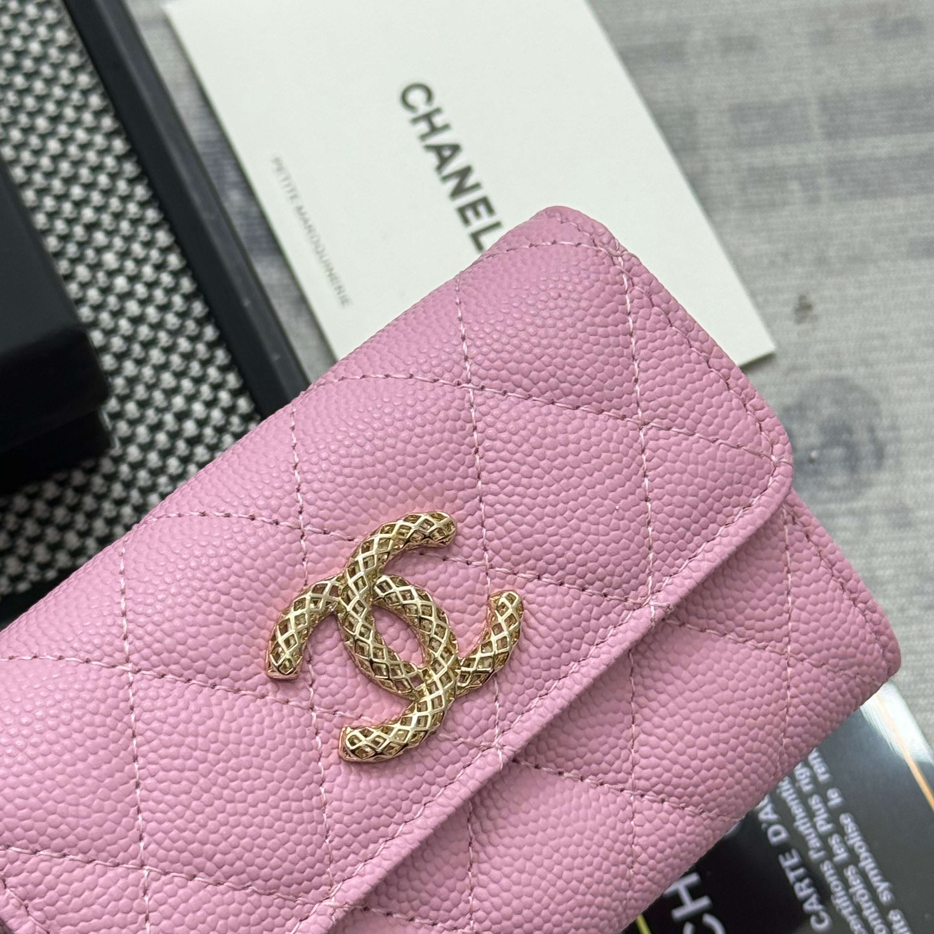 シャネル「Chanel」レザーポケットウォレット