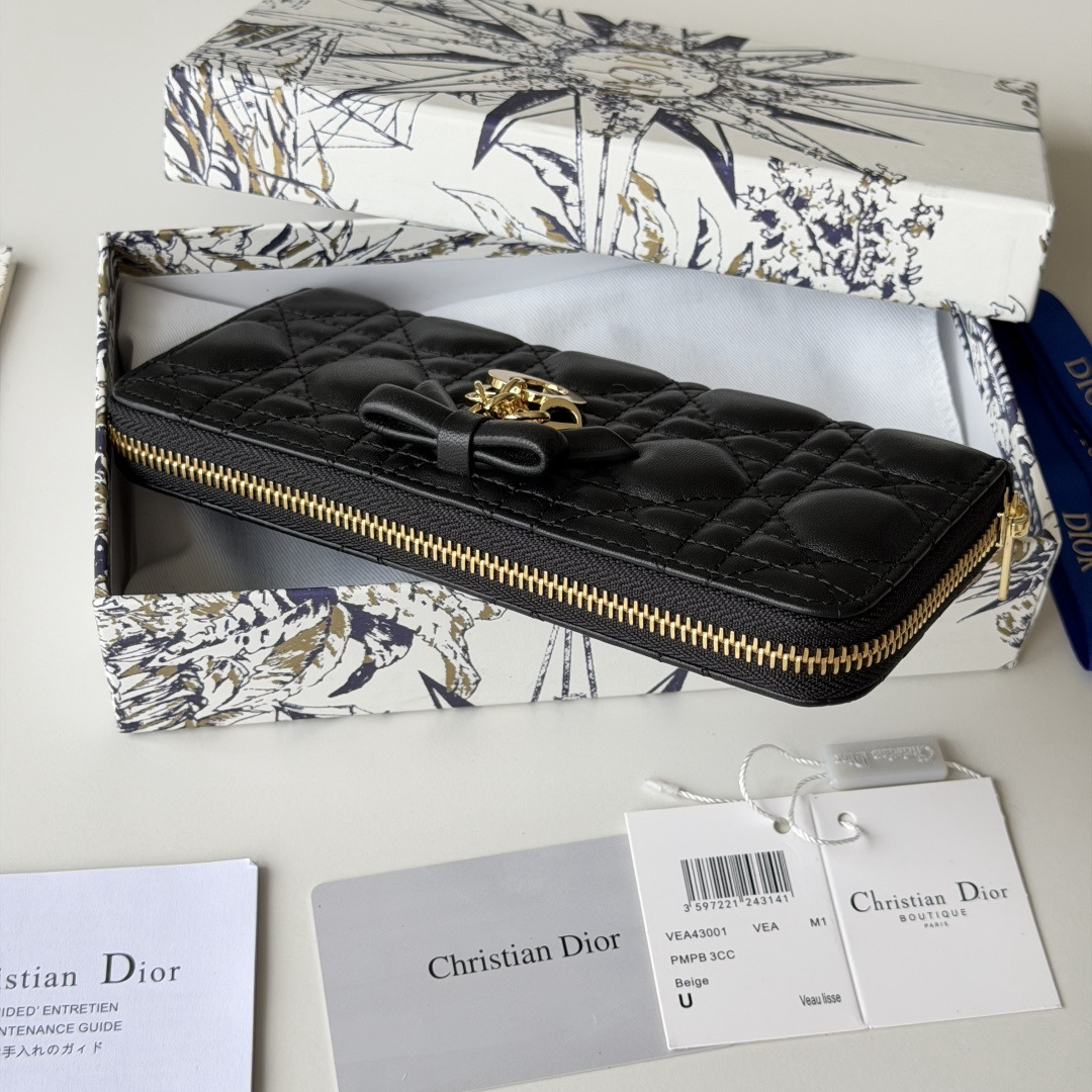 ディオール「Dior」 クラシックな高級品さいふ