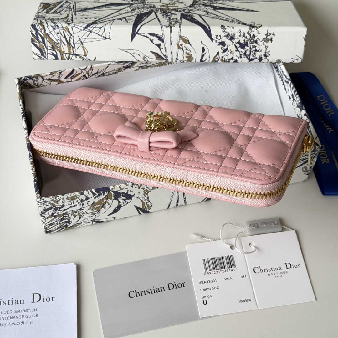 ディオール「Dior」 クラシックな高級品さいふ