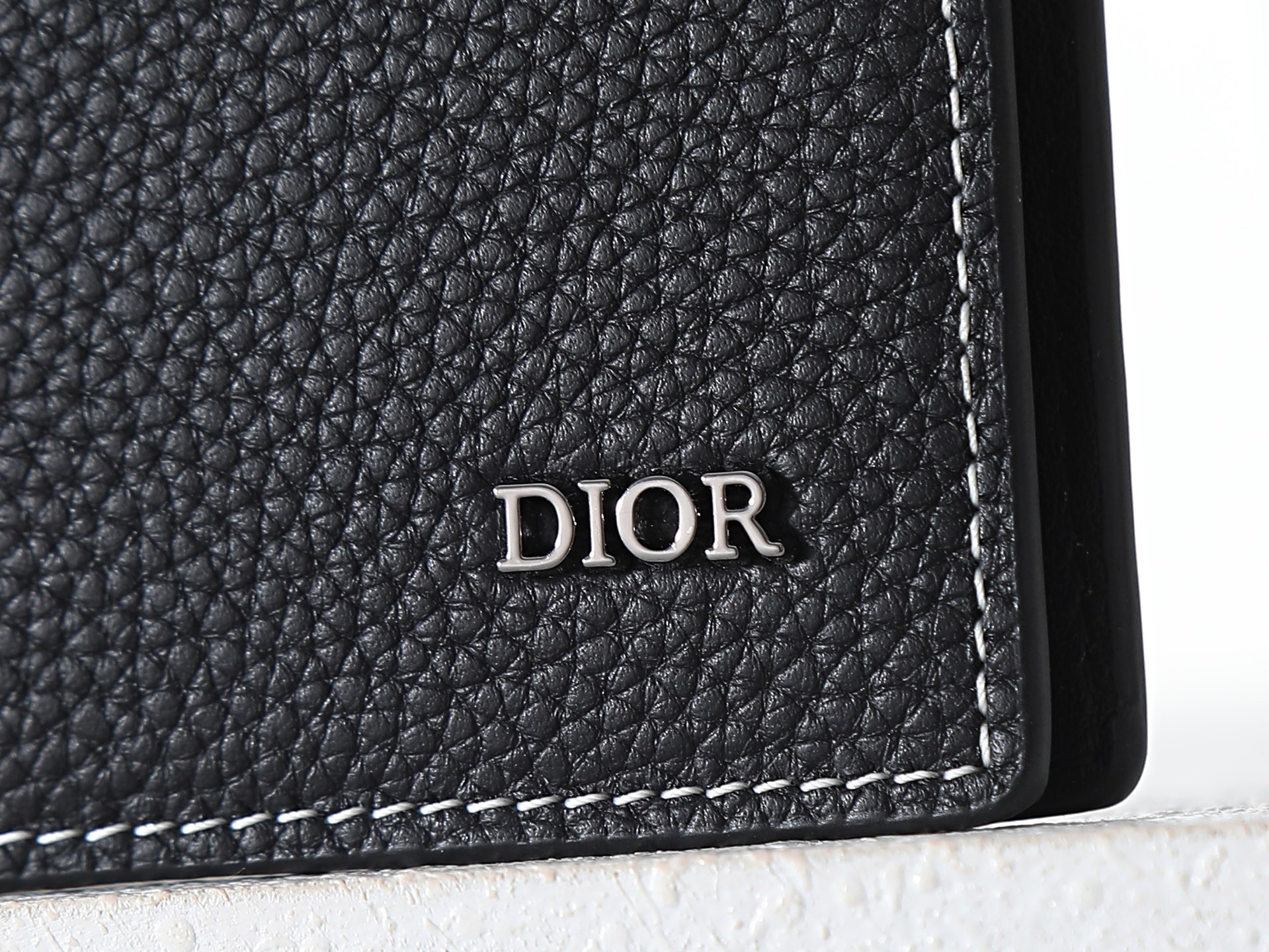 ディオール「Dior」 クラシックな高級品さいふ