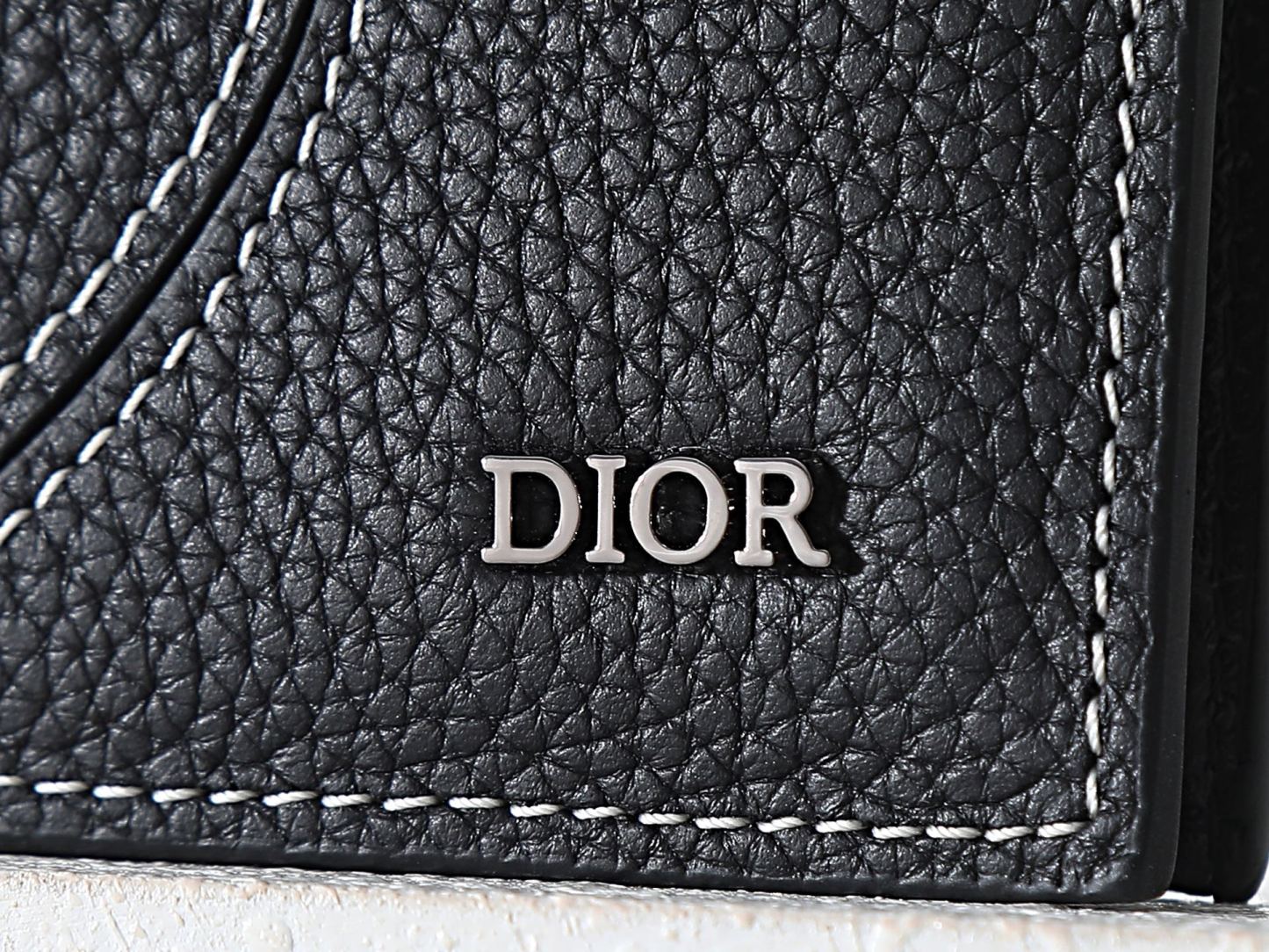 ディオール「Dior」 クラシックな高級品さいふ
