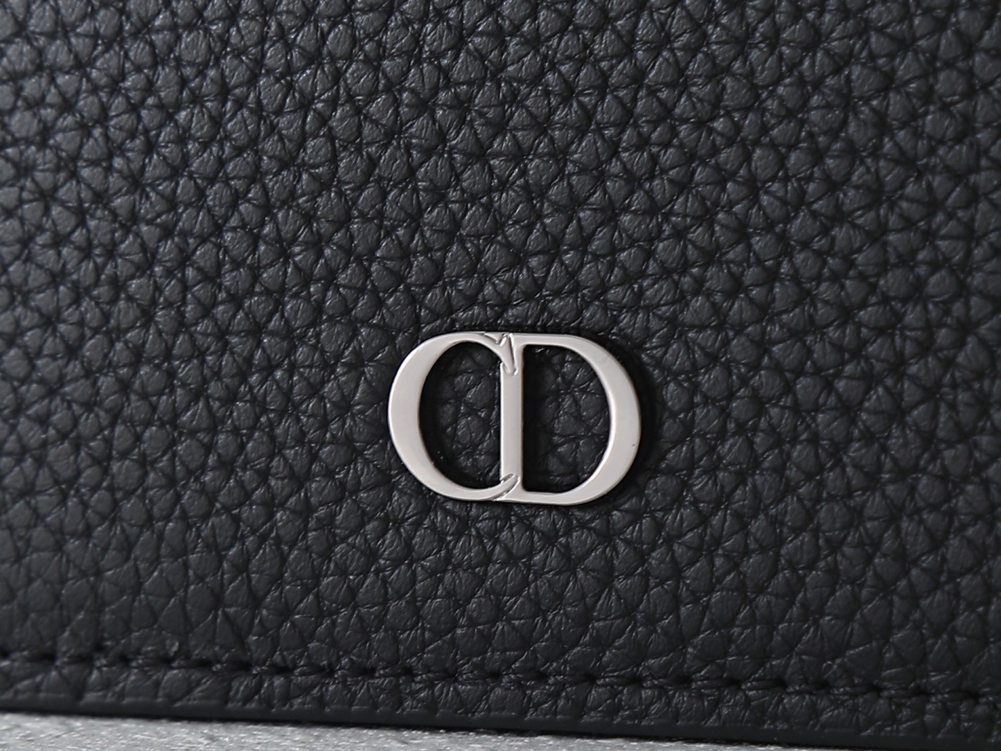 ディオール「Dior」 クラシックな高級品さいふ