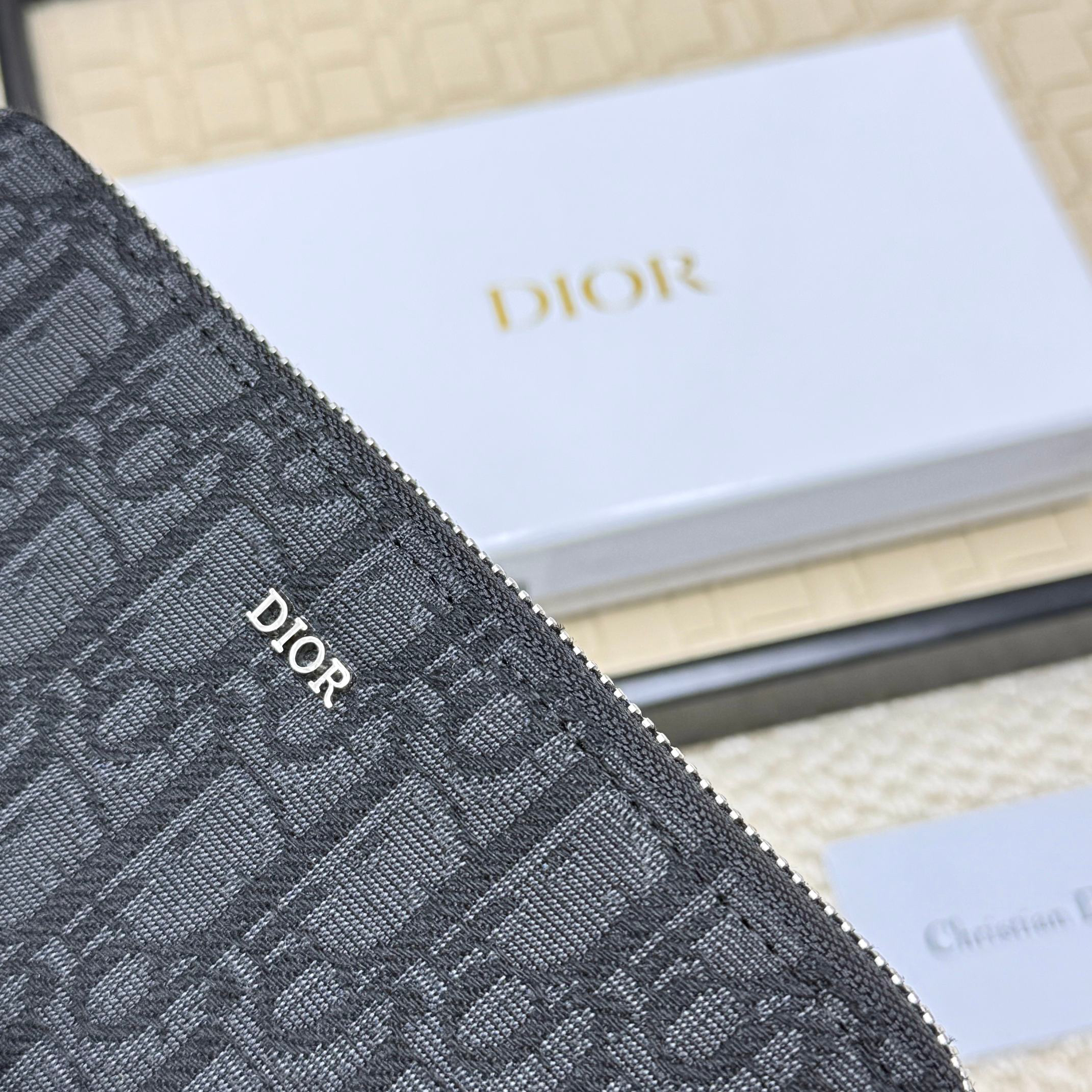 ディオール「Dior」 クラシックな高級品さいふ