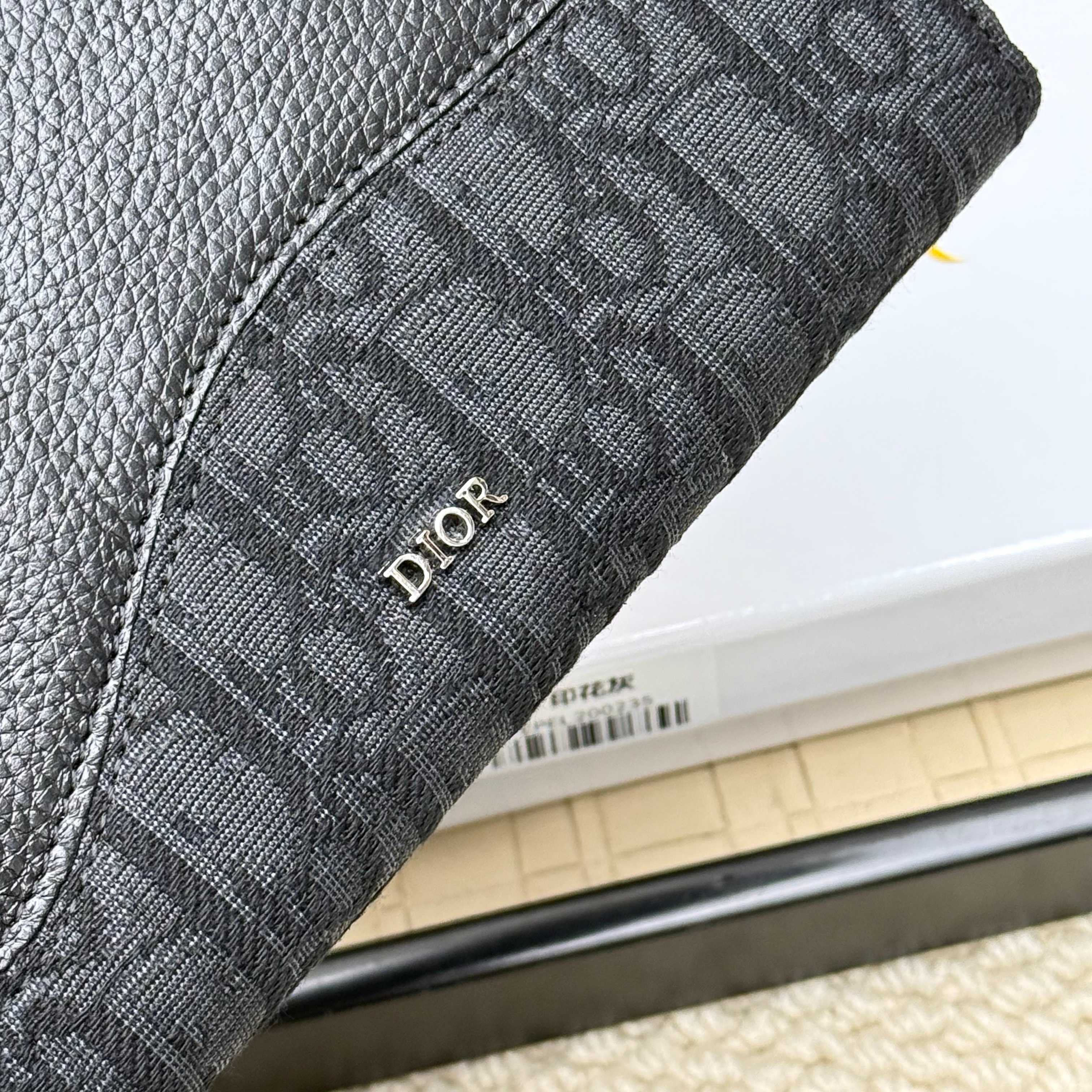 ディオール「Dior」 クラシックな高級品さいふ