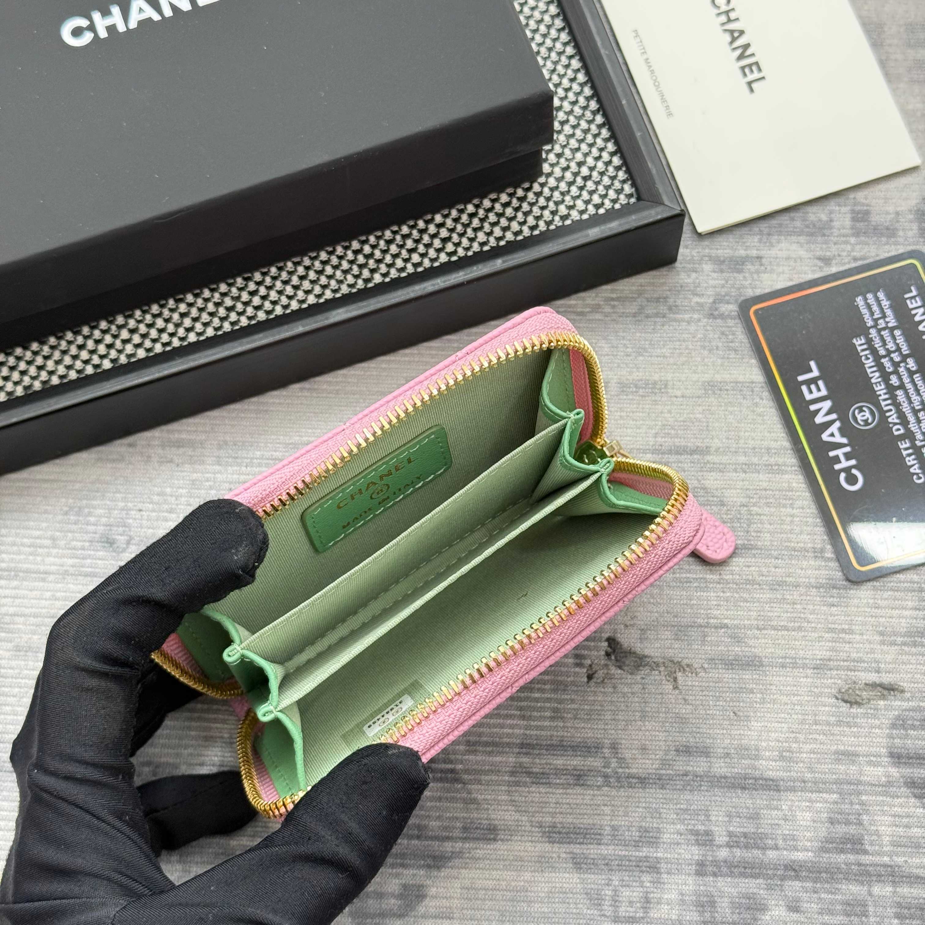 シャネル「Chanel」レザーポケットウォレット
