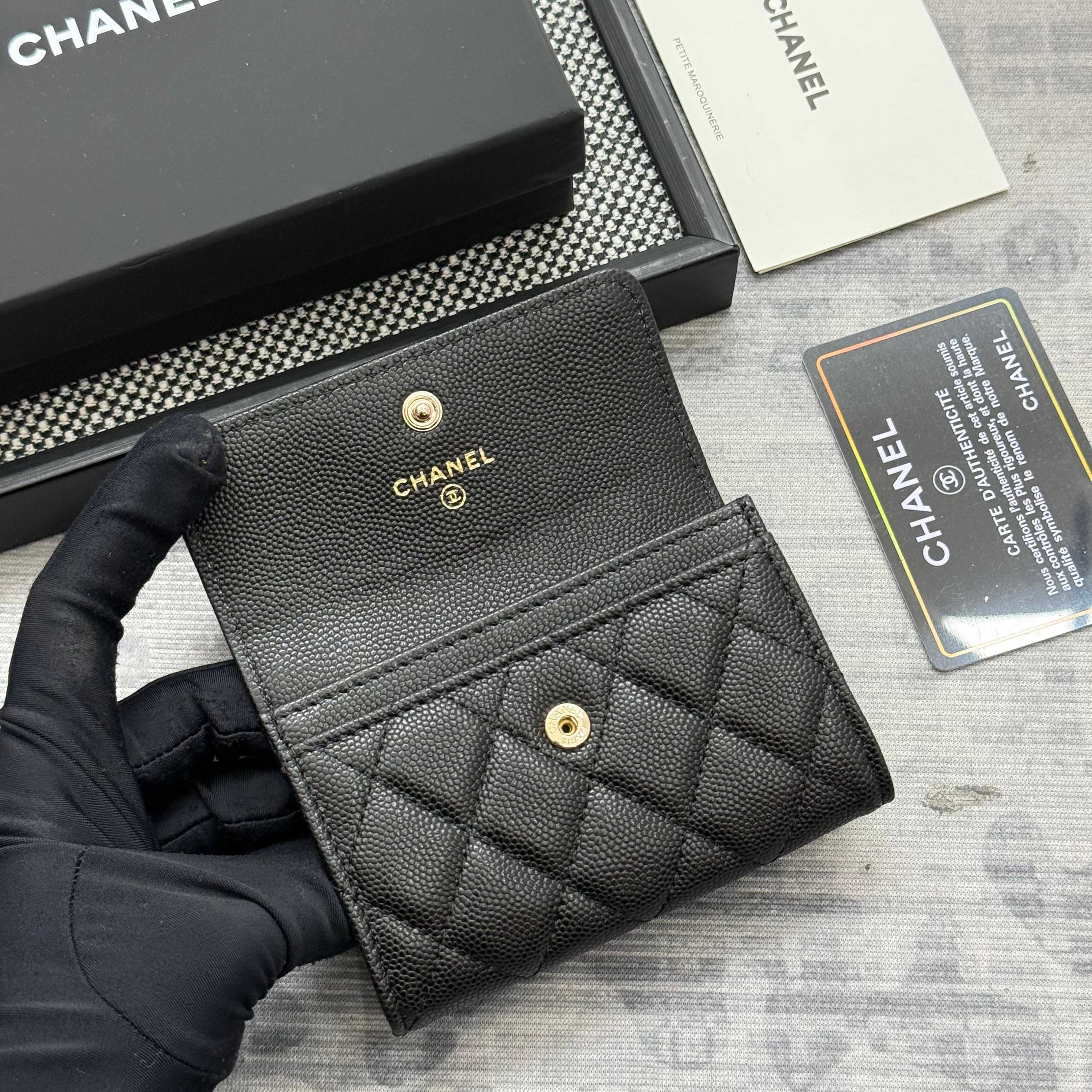 シャネル「Chanel」レザーポケットウォレット