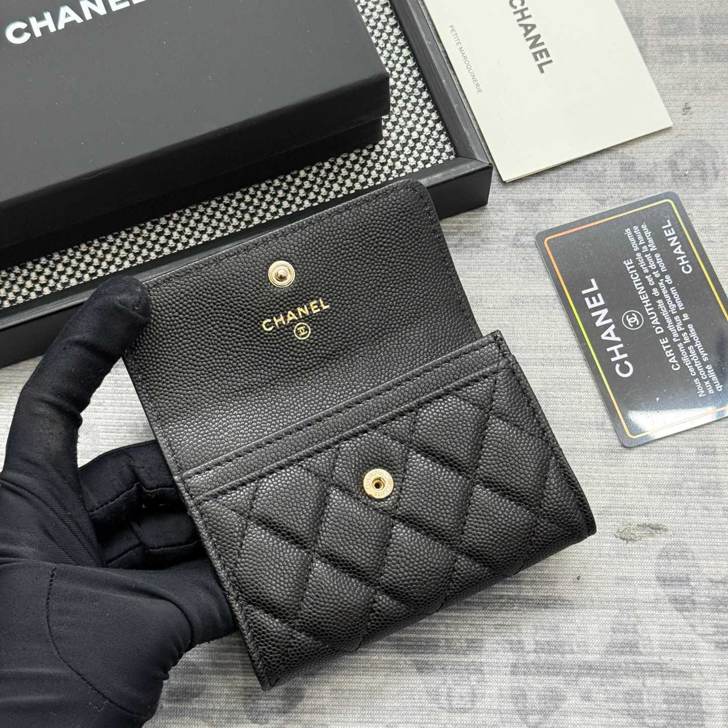 シャネル「Chanel」レザーポケットウォレット