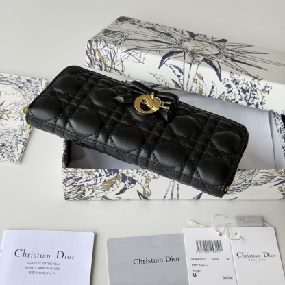 ディオール「Dior」 クラシックな高級品さいふ