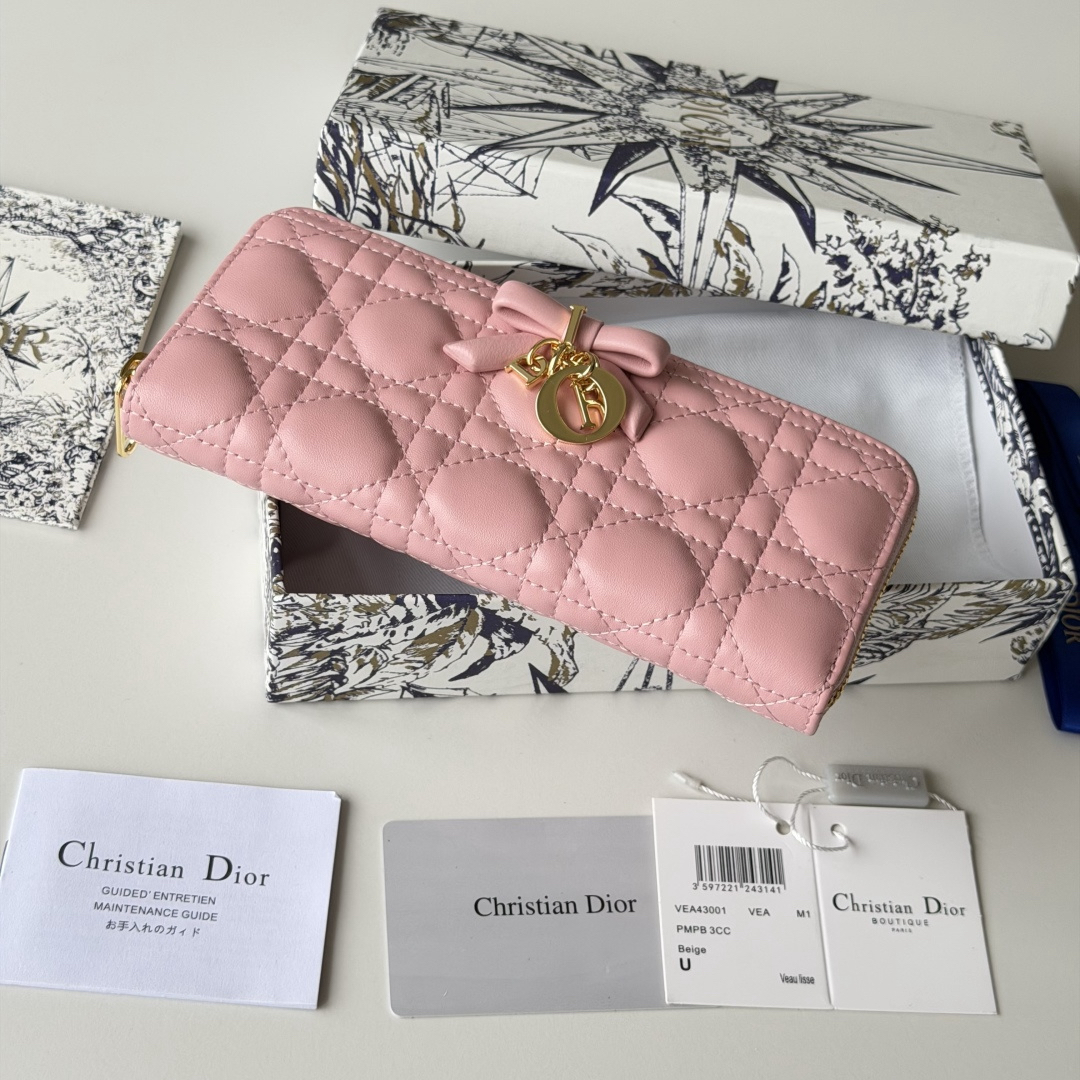 ディオール「Dior」 クラシックな高級品さいふ