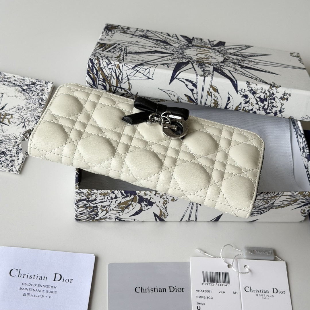 ディオール「Dior」 クラシックな高級品さいふ