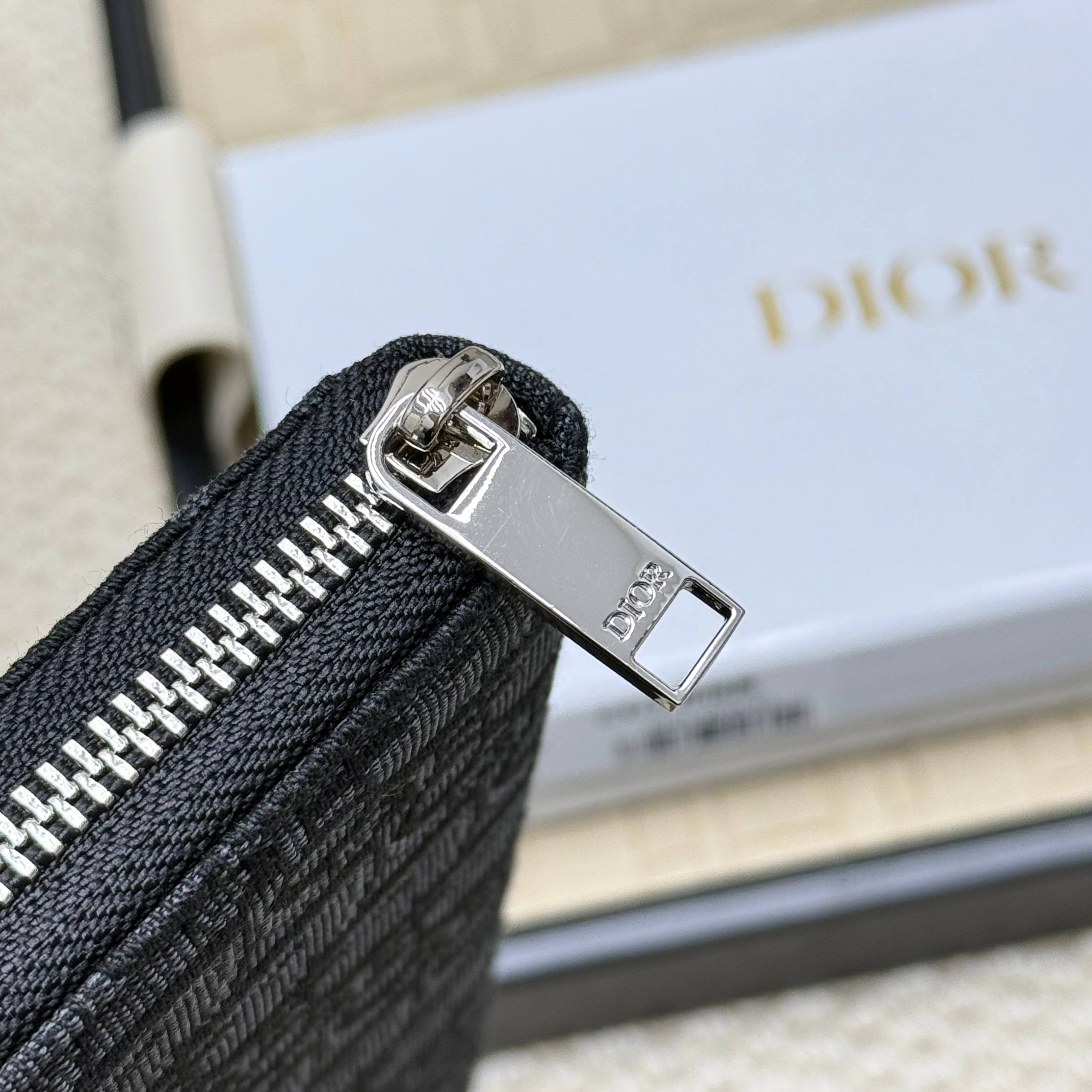 ディオール「Dior」 クラシックな高級品さいふ